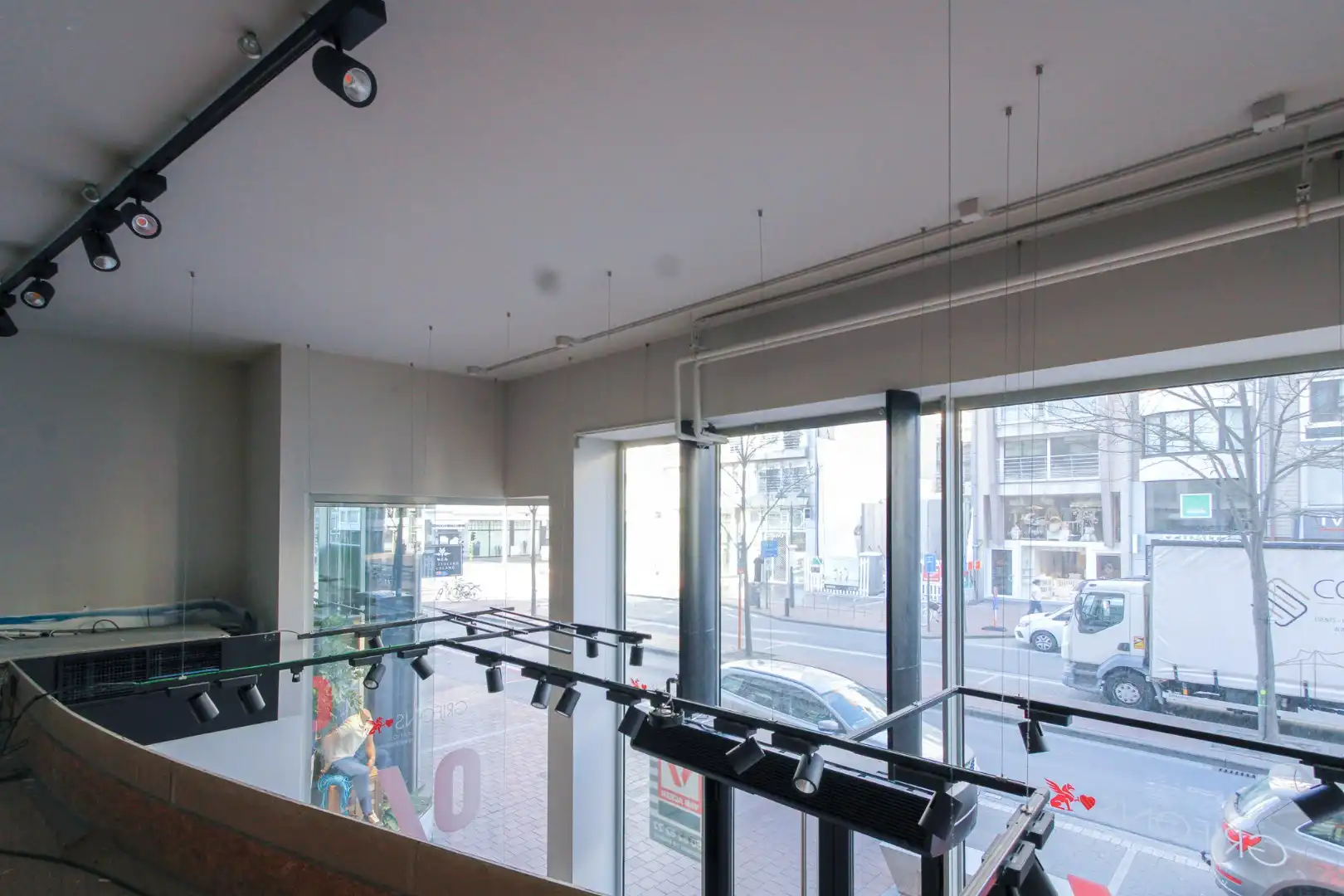 Centraal gelegen winkelpand met mezzanine Lippenslaan 162 foto 12