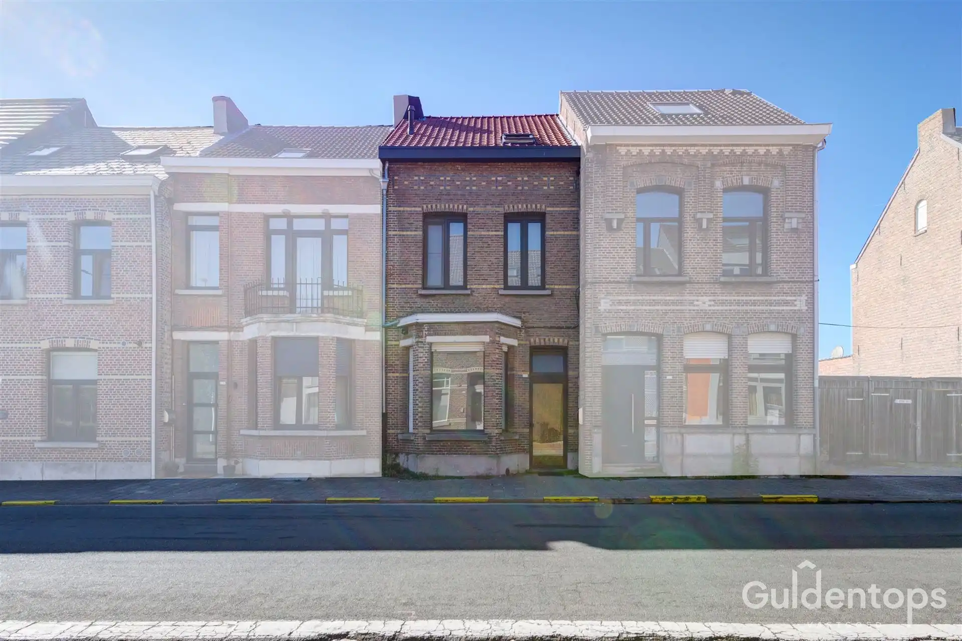 Hoofdfoto van de publicatie: Te renoveren gezinswoning met 3 slaapkamers en grote tuin.