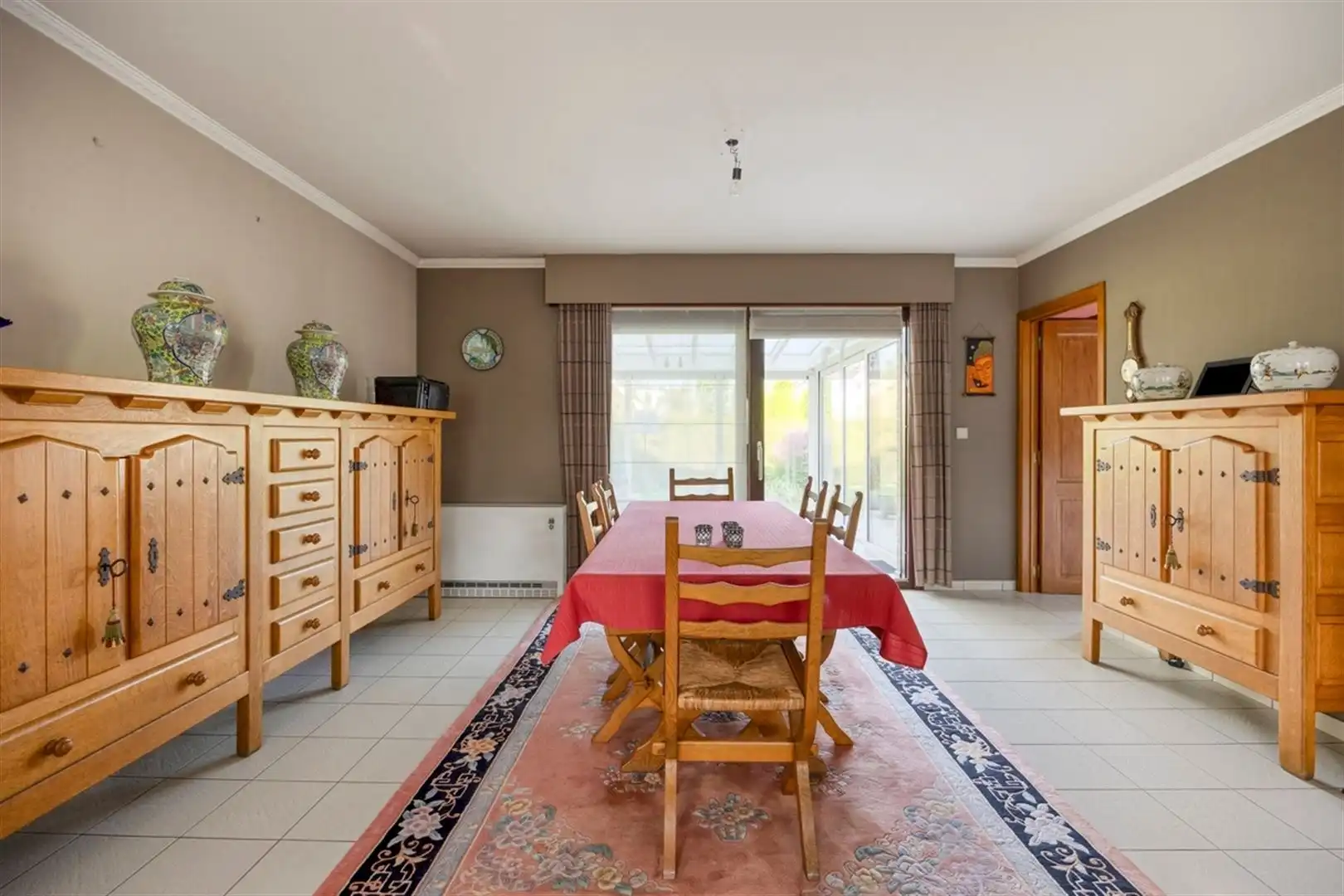 Rustig gelegen, goed onderhouden villa met 4 slaapkamers op 761 m². foto 5