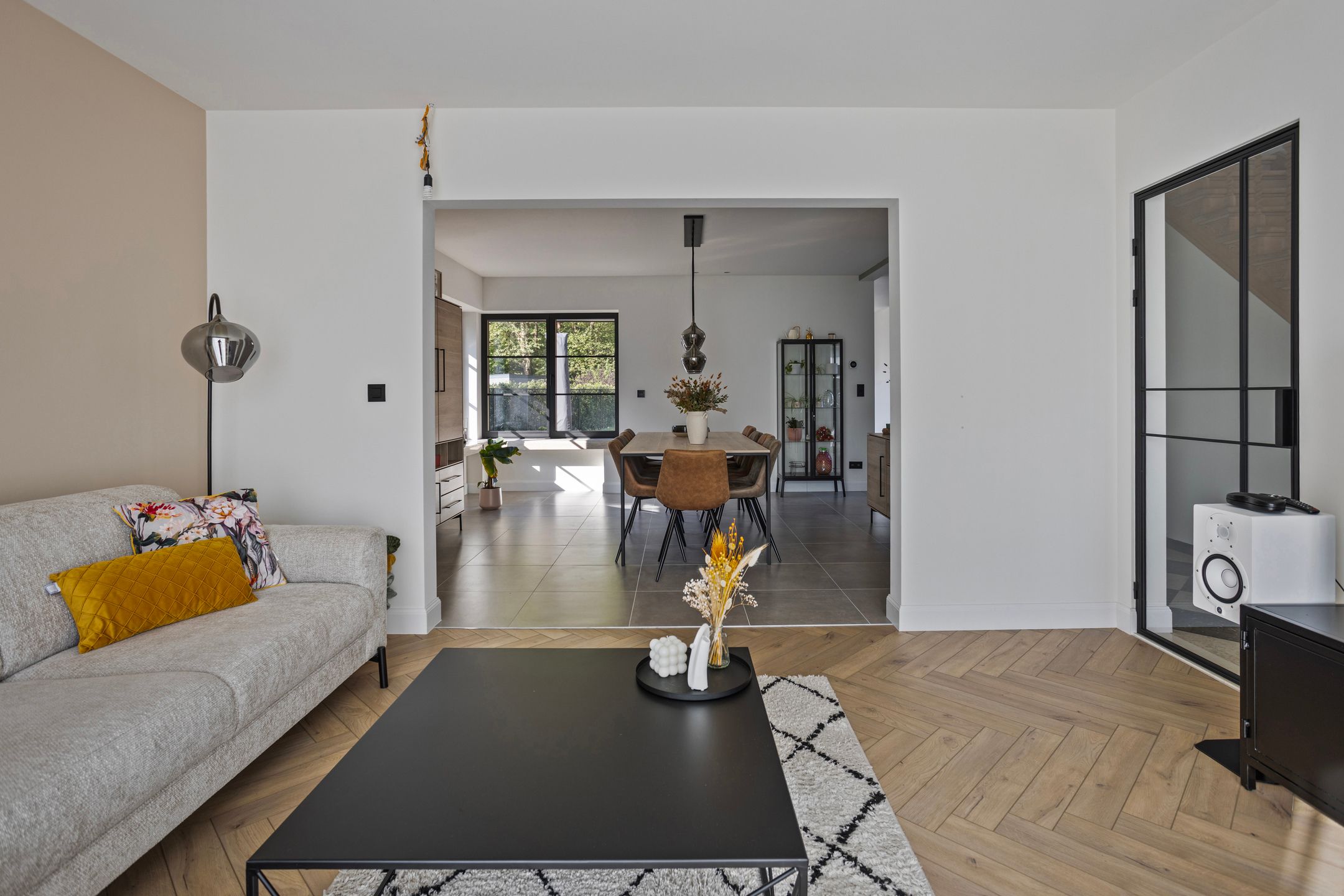 Prachtig gerenoveerde hoekwoning foto 6