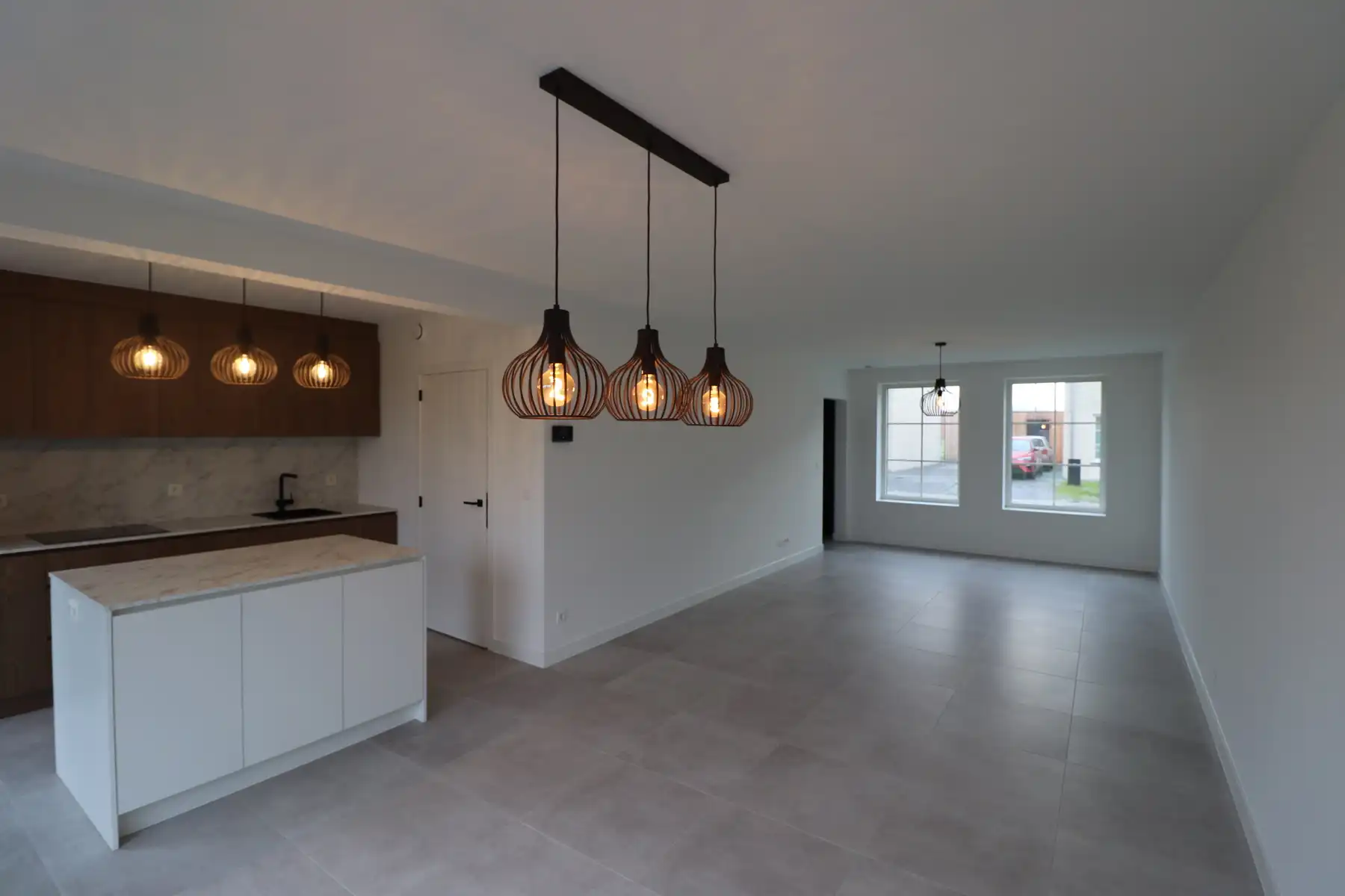 Nieuwbouwwoning met 3 slaapkamers, zolder, tuin en 2 autostaanplaatsen. foto 3