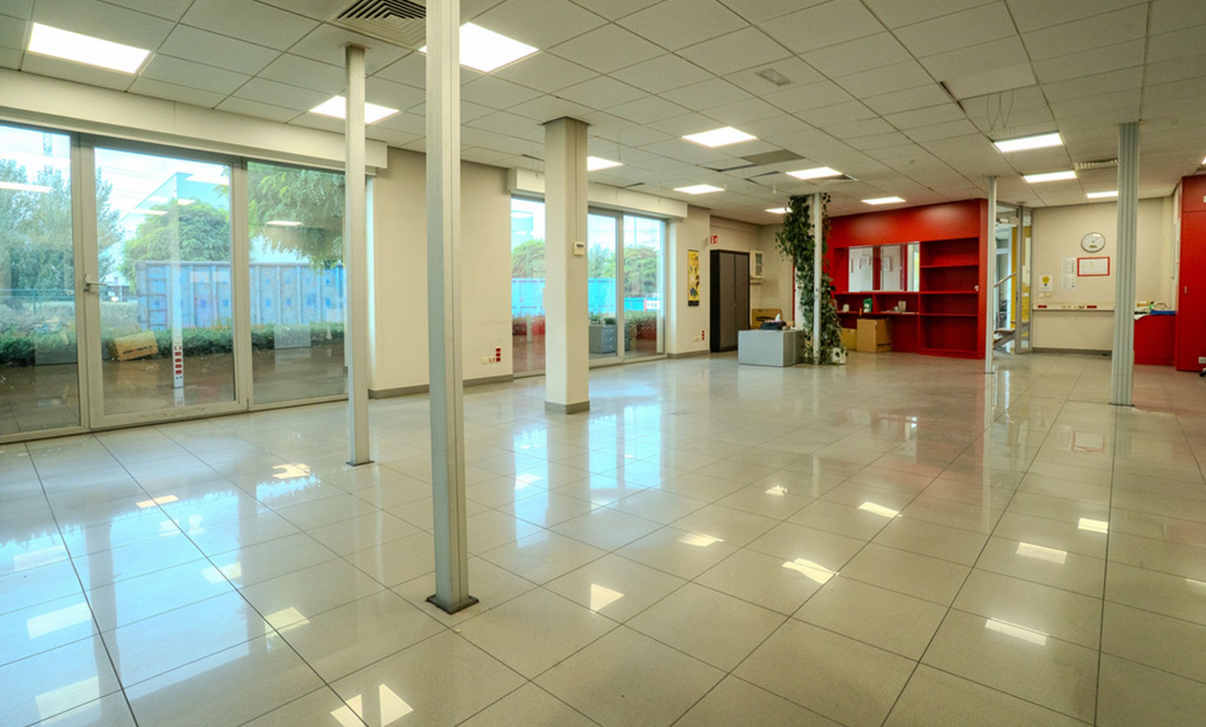 Kantoren & magazijn te huur, grondoppervlak van 5.992 m² foto 7