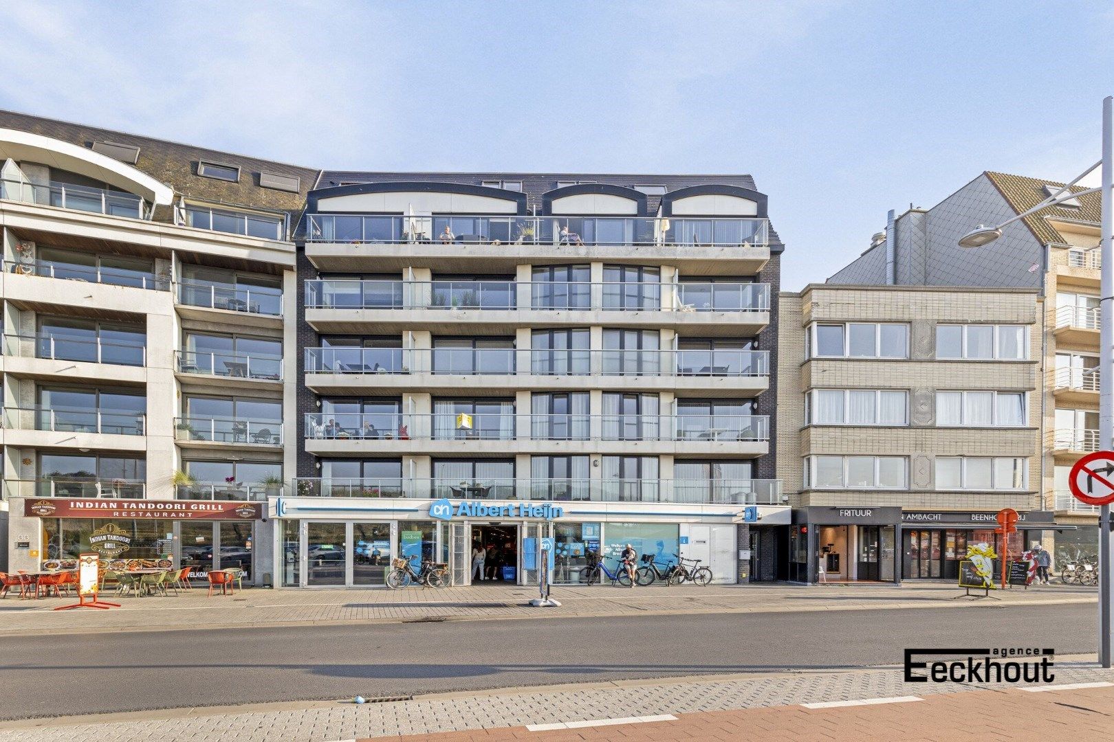 Modern appartement te huur met mooi terras en uitmuntend zicht op de duinengordel! foto {{pictureIndex}}