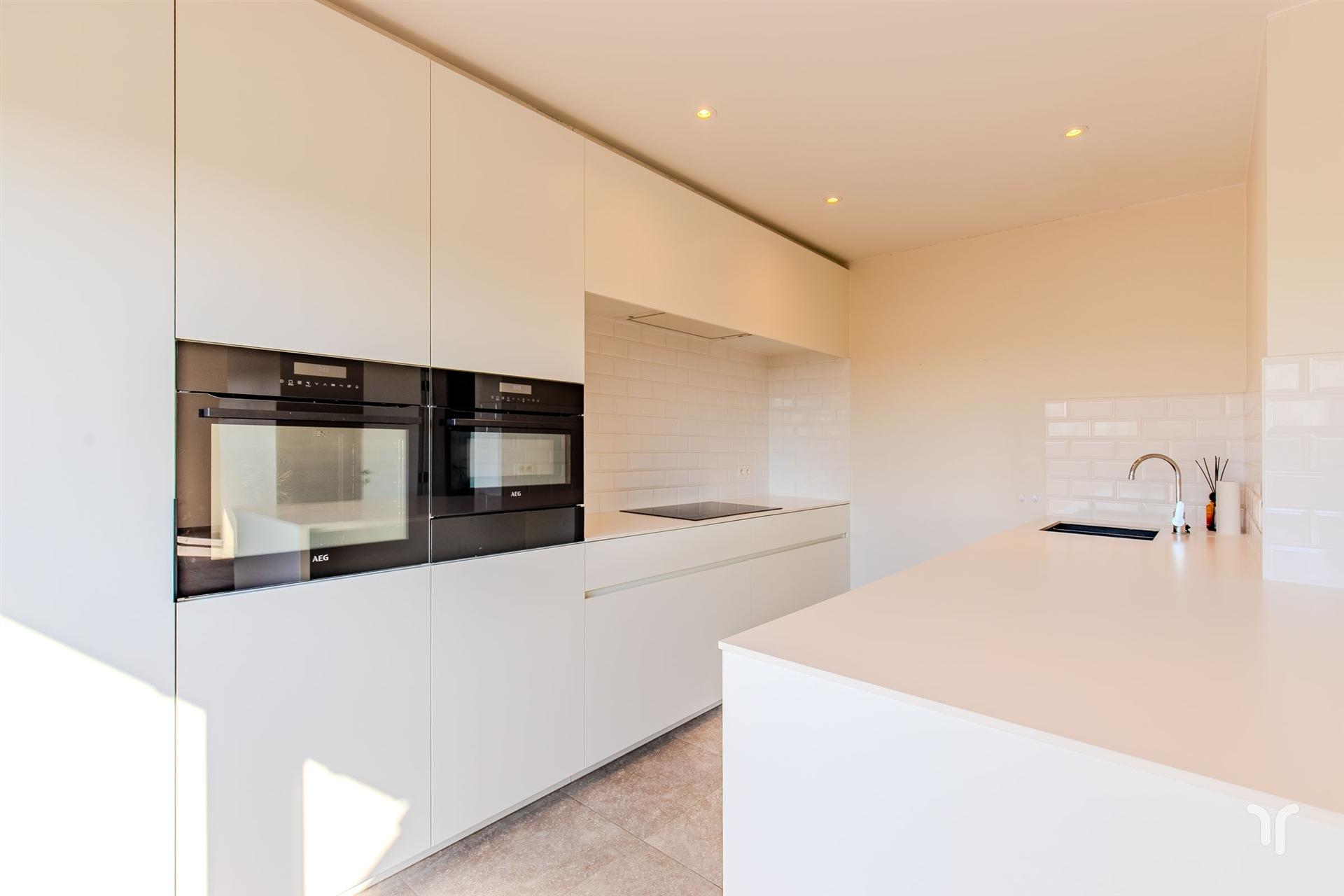 Recent (2017) en Instapklaar appartement met ultiem wooncomfort, goedgelegen te Roksem. foto 2
