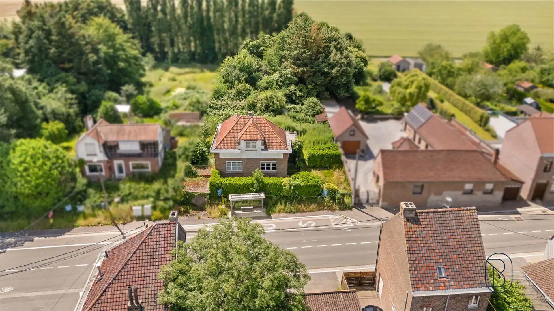 Charmante te renoveren woning, met mooie tuin. foto 13