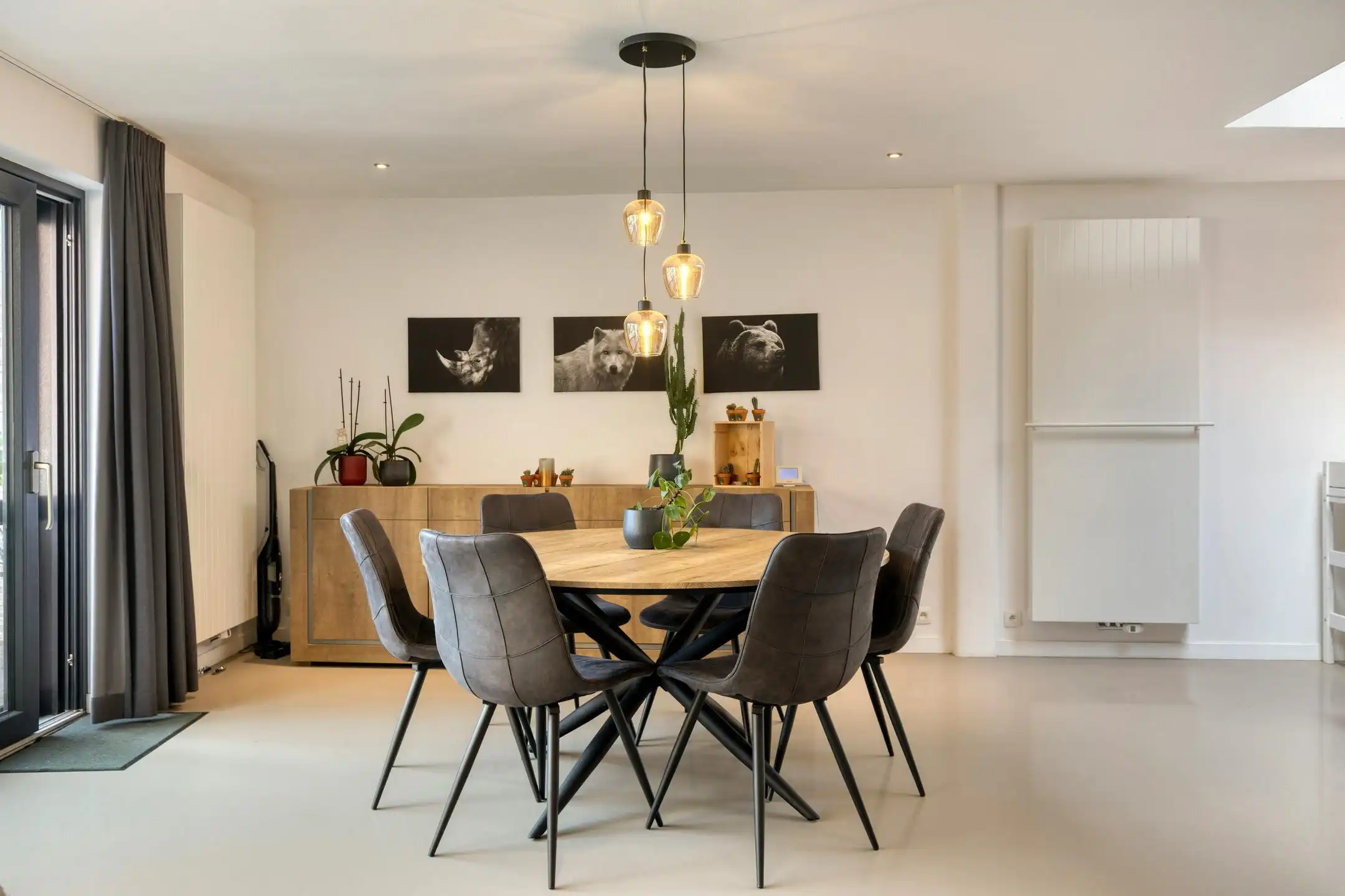 Instapklare woning met garage te koop in Heule! foto 2