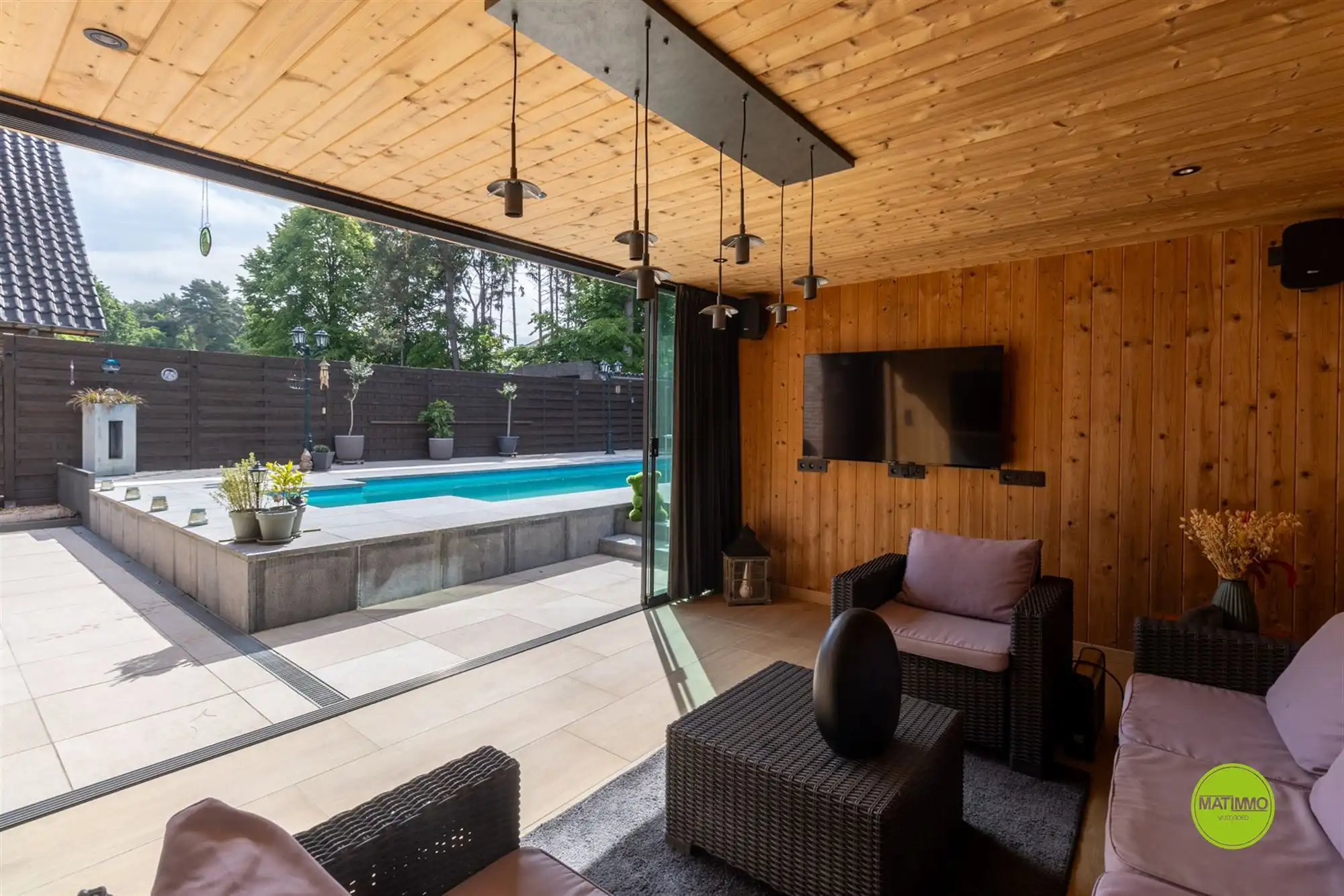 Instapklare gezinswoning met mooie tuin op toplocatie foto 2