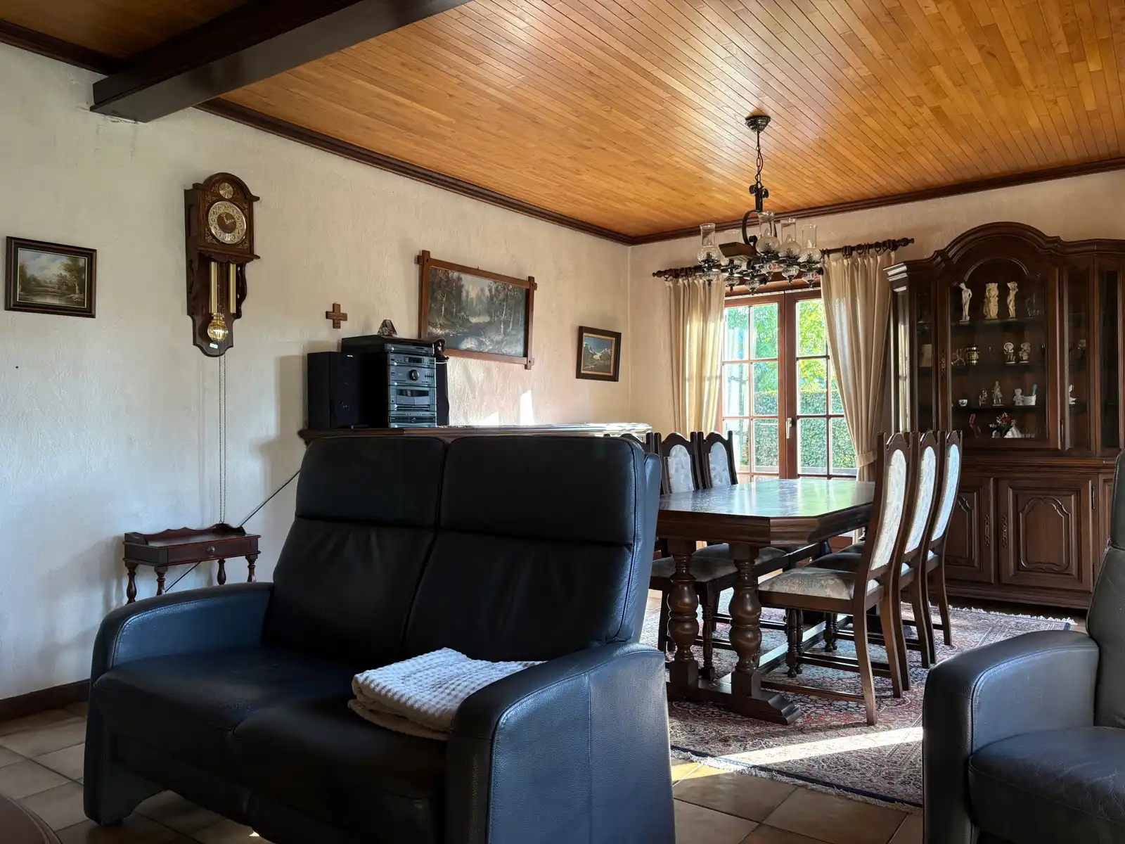Te renoveren woning met groot bijgebouw foto 4