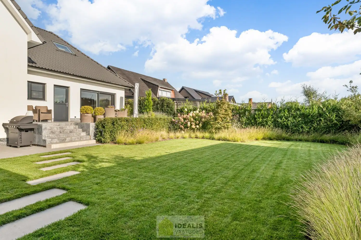 IDEALIS VASTGOED – Een prachtige instapklare woning in het fijne Hamont op een steenworp van de NL-grens! foto 49