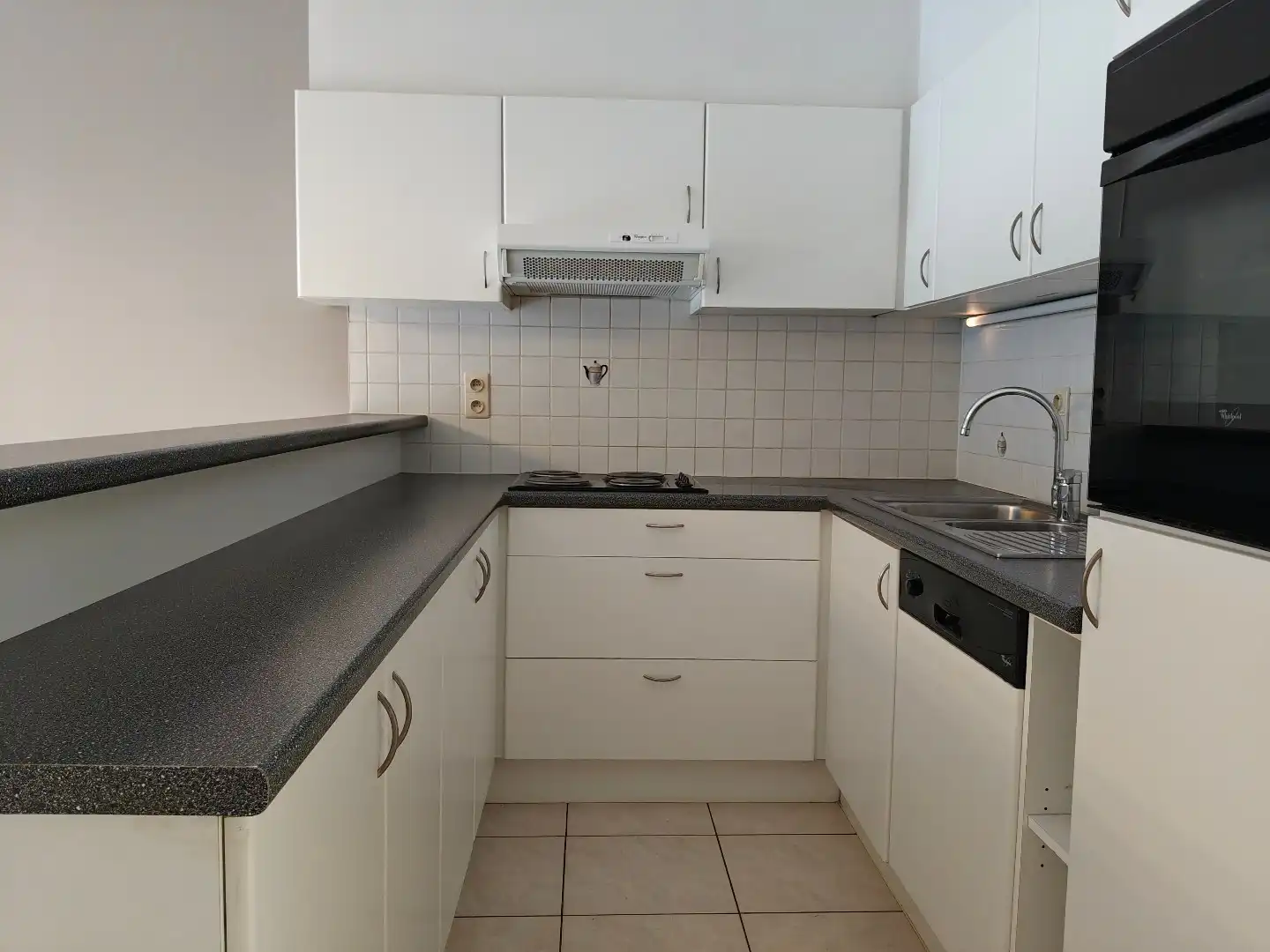 Centraal gelegen, ruim 2 slaapkamerappartement op wandelafstand van de Zeedijk. foto 2