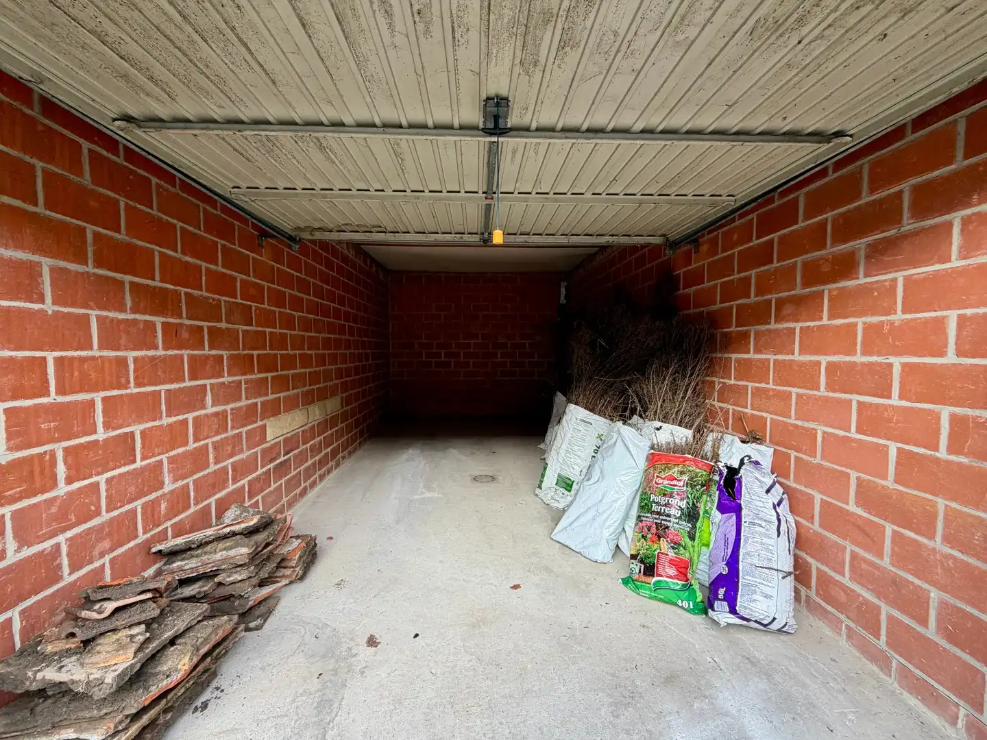 Volledig gerenoveerde woning vlakbij centrum Kortrijk met garage! foto 13