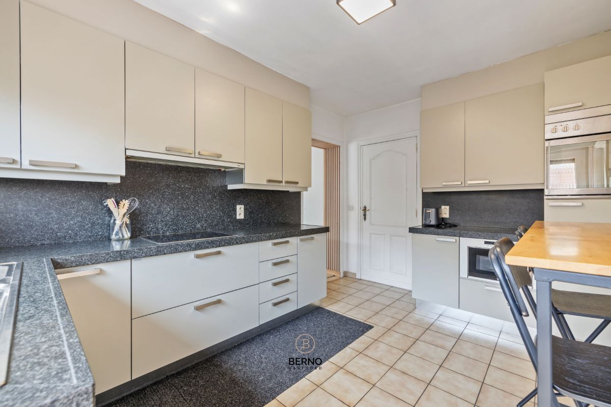 Instapklare gelijkvloerse woning op 1128 m² – 3 slaapkamers, ruime tuin én garage. foto 9
