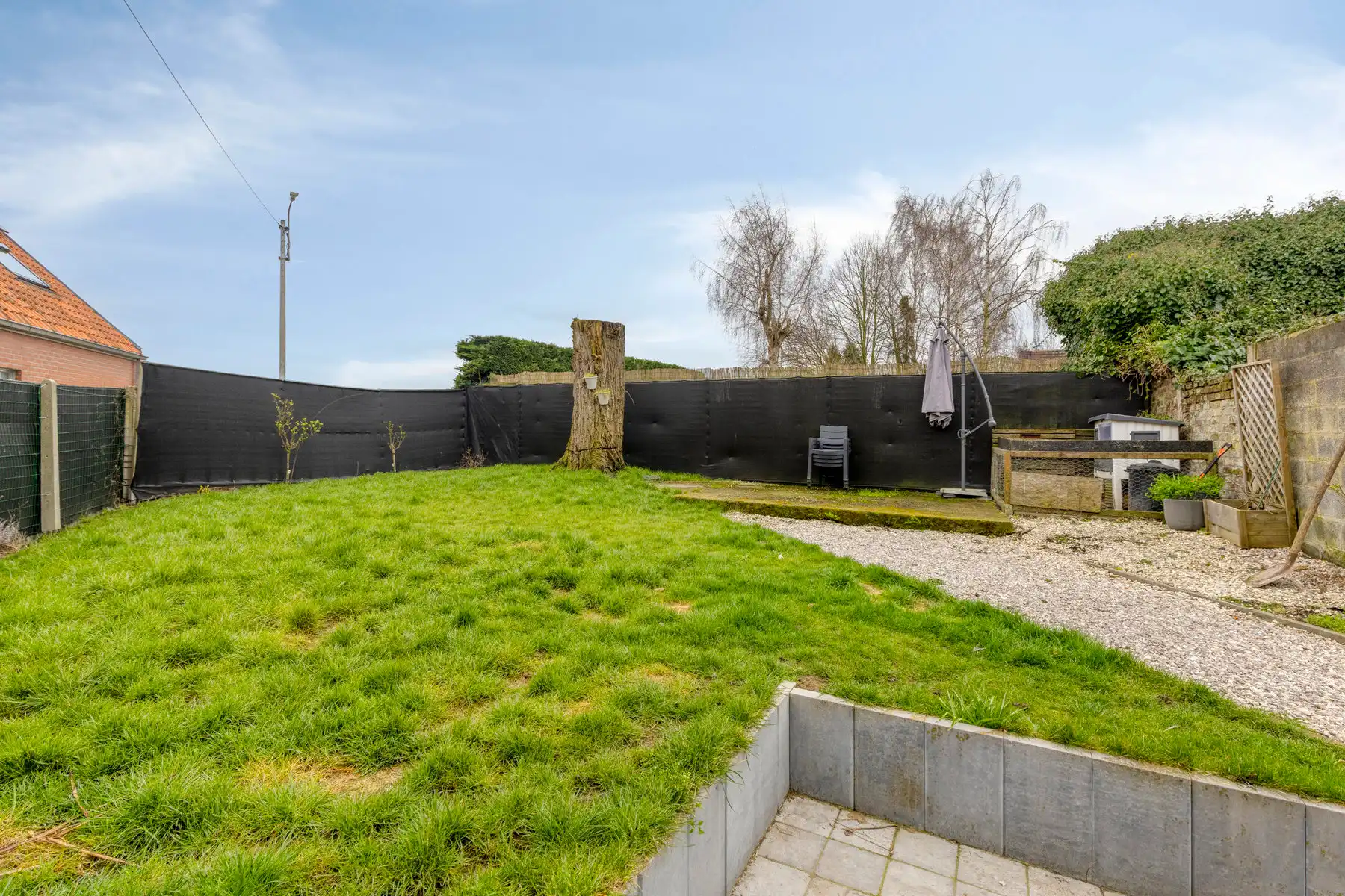 Goedgelegen woning met tuin en garage! foto 23