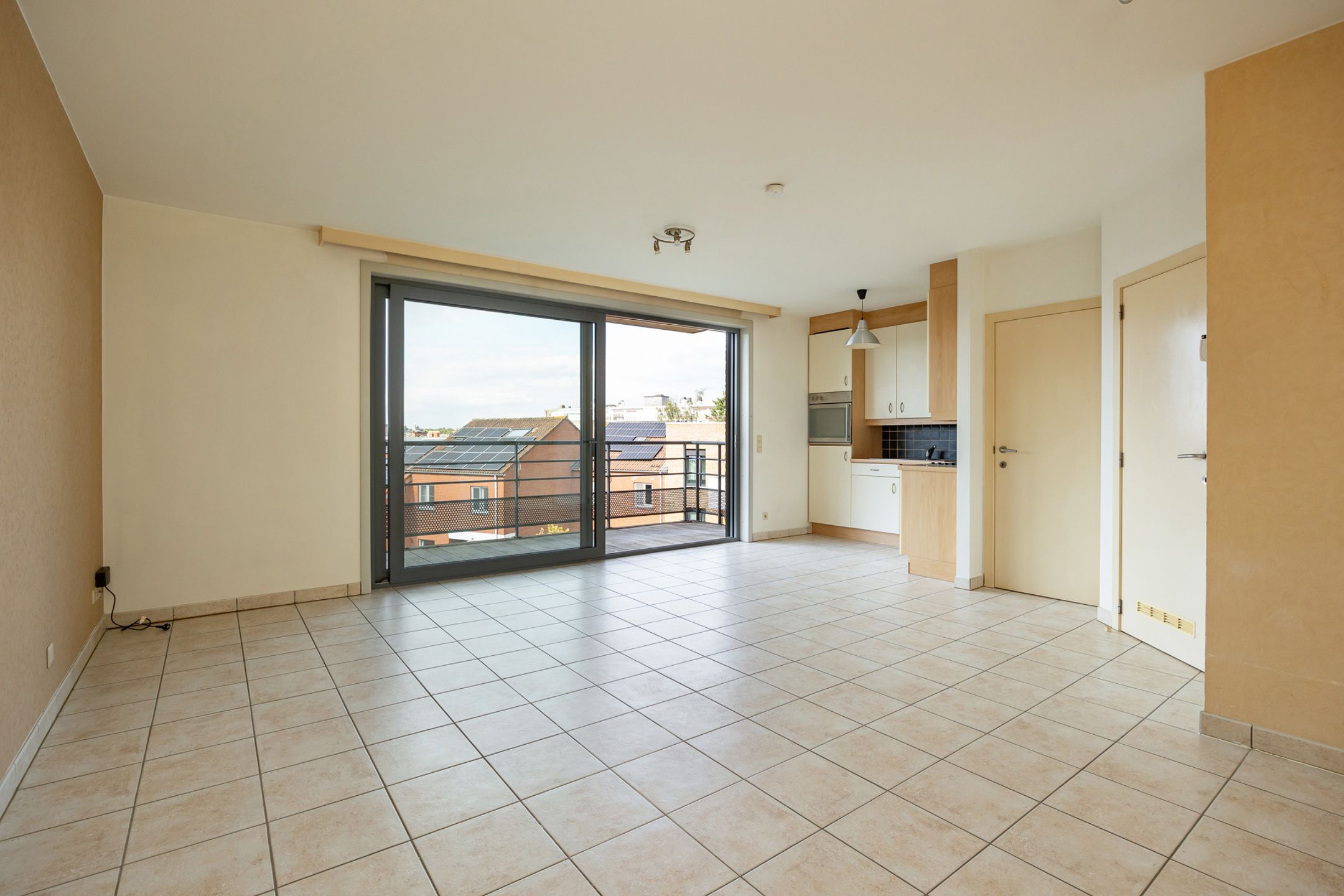 Lichtrijke studio met terras  foto {{pictureIndex}}