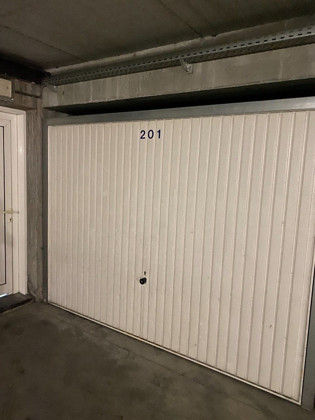Garagebox TE HUUR centrum Waregem! foto 2