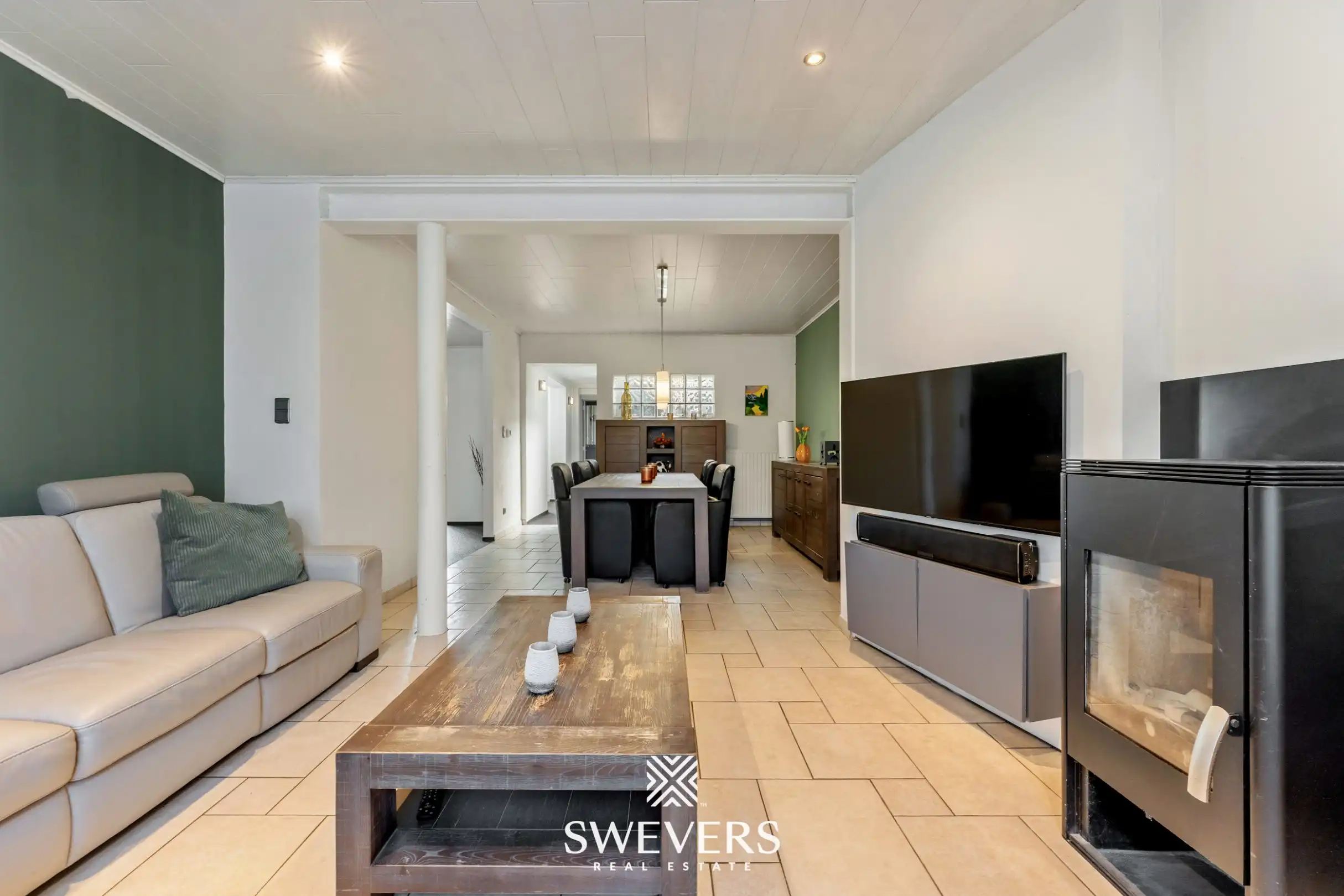 Ruime halfopen woning met zuidoostgerichte tuin en zwembad foto 4