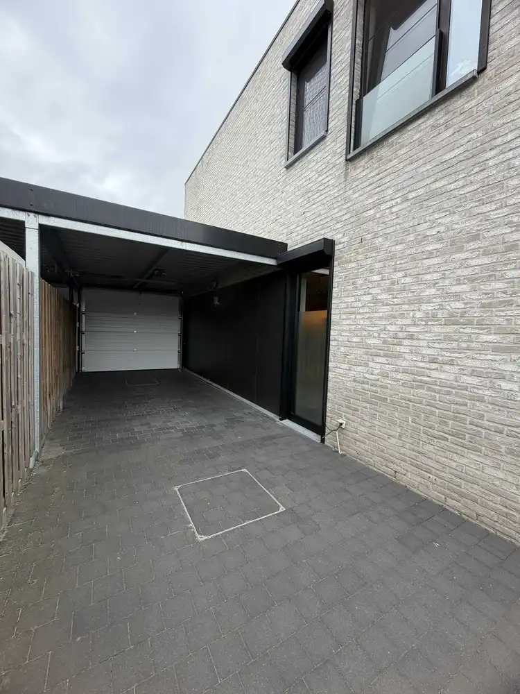 Rustig gelegen recente woning op een perceel van 4a 60ca foto 6