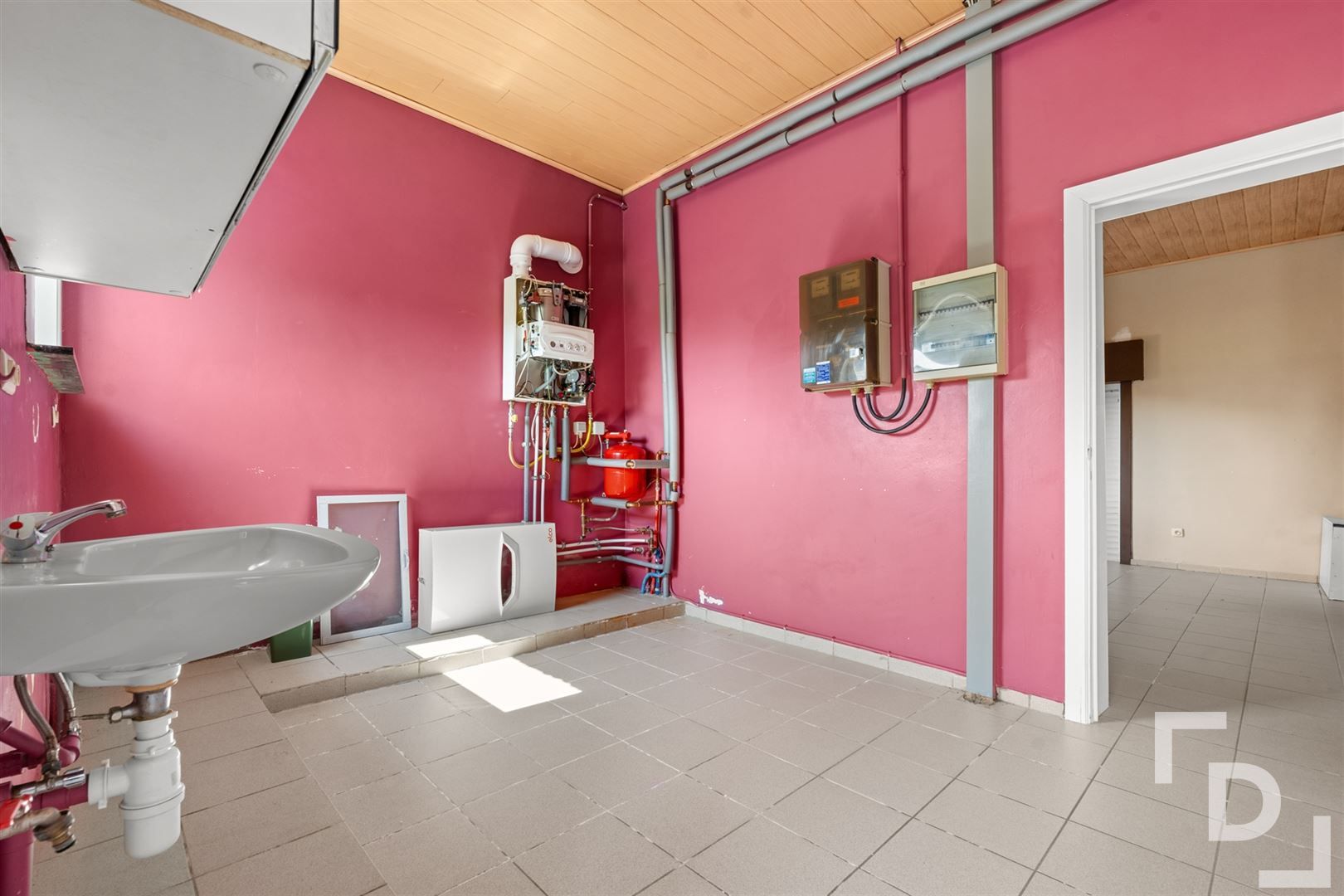 Vrijstaande woning op ruim perceel te koop te Vlamertinge. foto 23