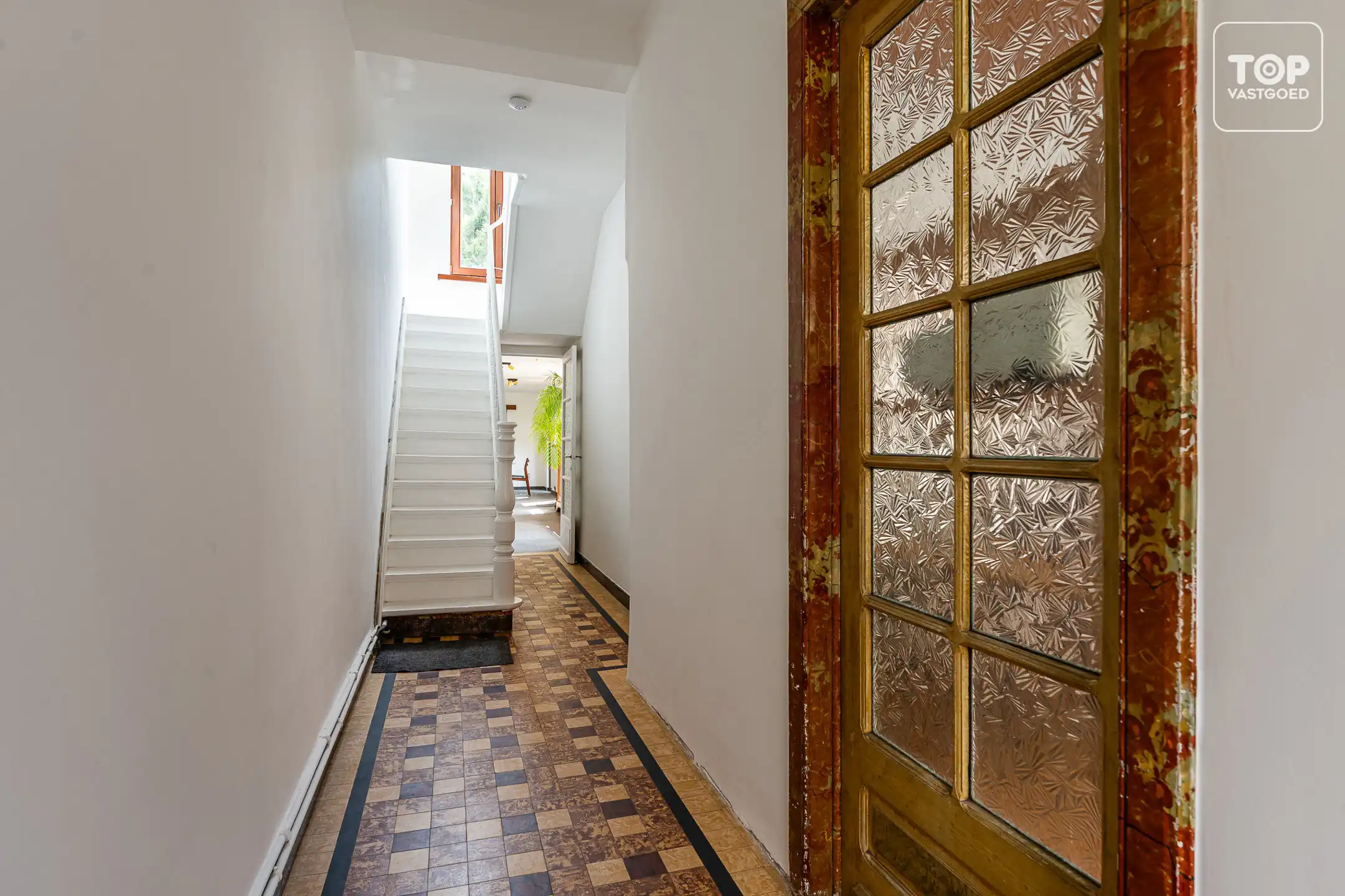 Lichtrijke woning met prachtige tuin op rustige ligging foto 2