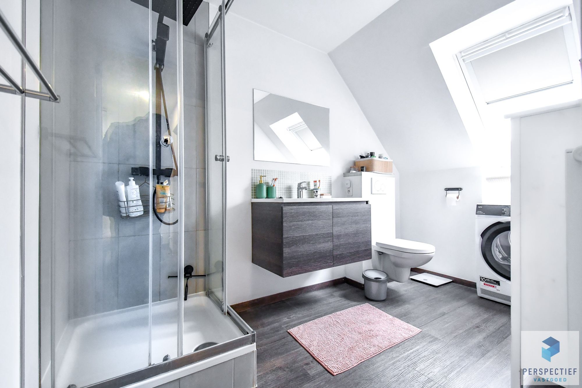 Ruim gerenoveerde woning met 2 slaapkamers, terras, tuin en parkeermogelijkheid foto 10