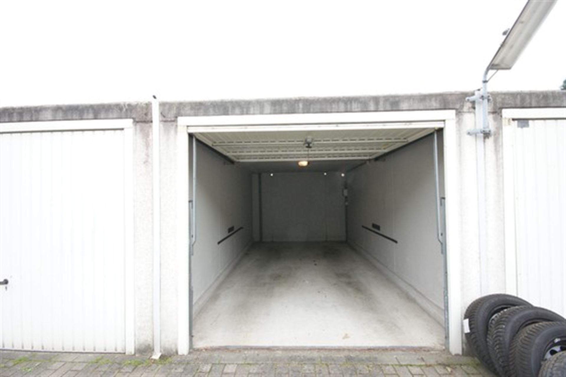 Garagebox - binnen - gesloten foto 2
