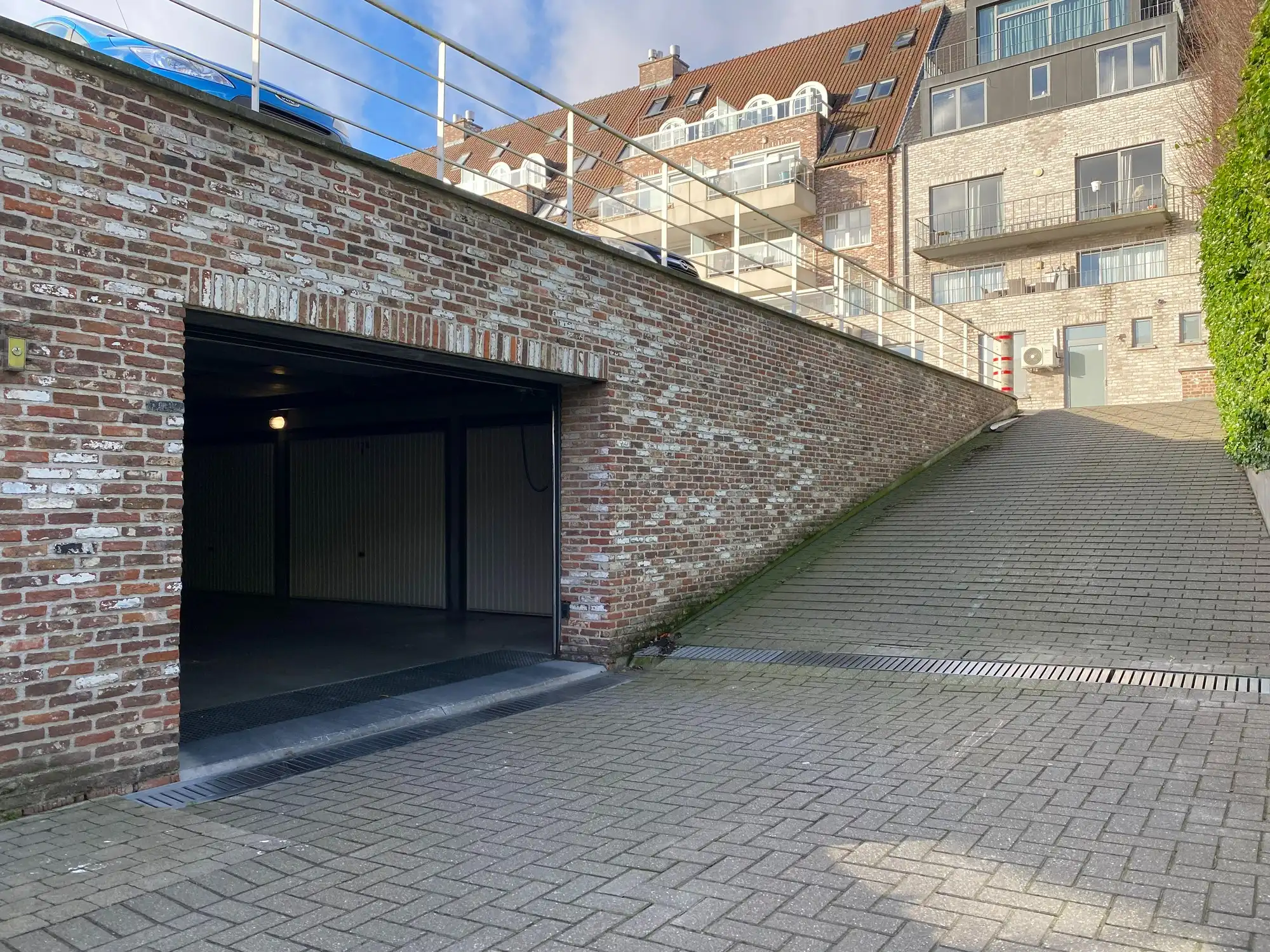 Ondergrondse ruime garagebox in centrum | Meersstraat - Stormestraat foto {{pictureIndex}}