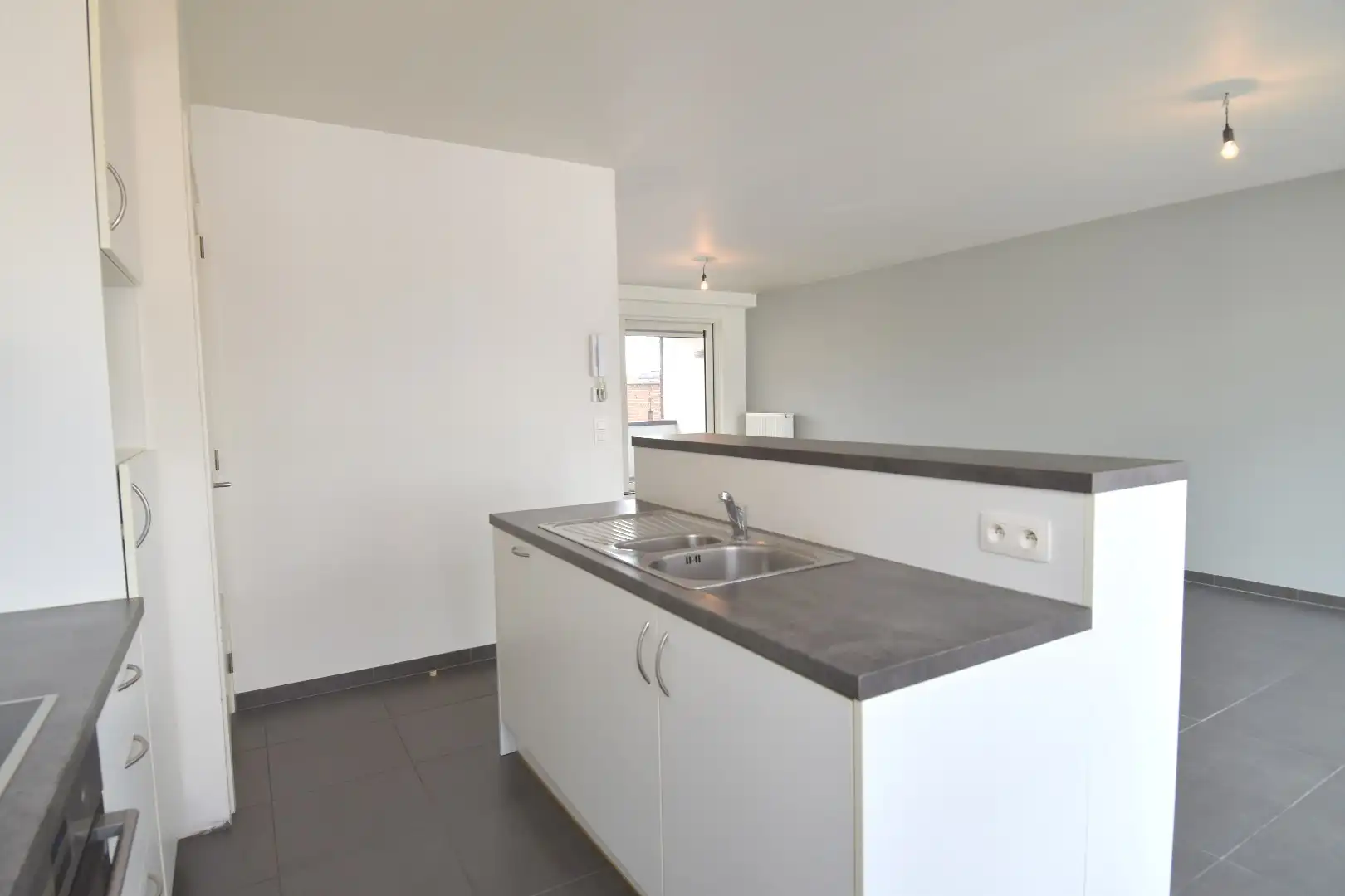 Instapklaar 2-slaapkamerappartement op toplocatie nabij het centrum van Kortrijk foto 6