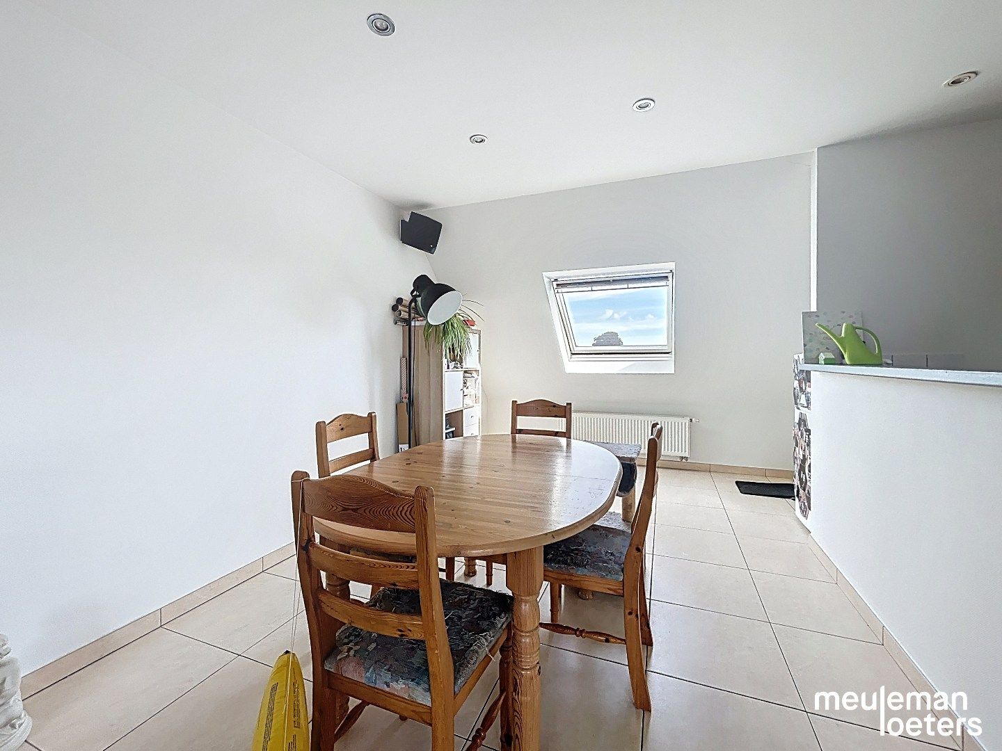 Verzorgd dakappartement met twee slaapkamers  foto 2