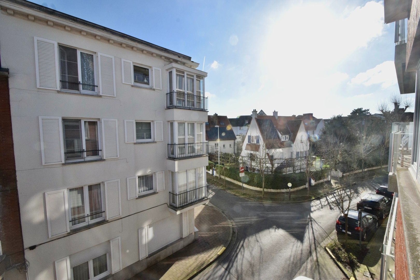 Zonnig appartement genietend van prachtig open zicht op de villa's van Knokke. foto 19