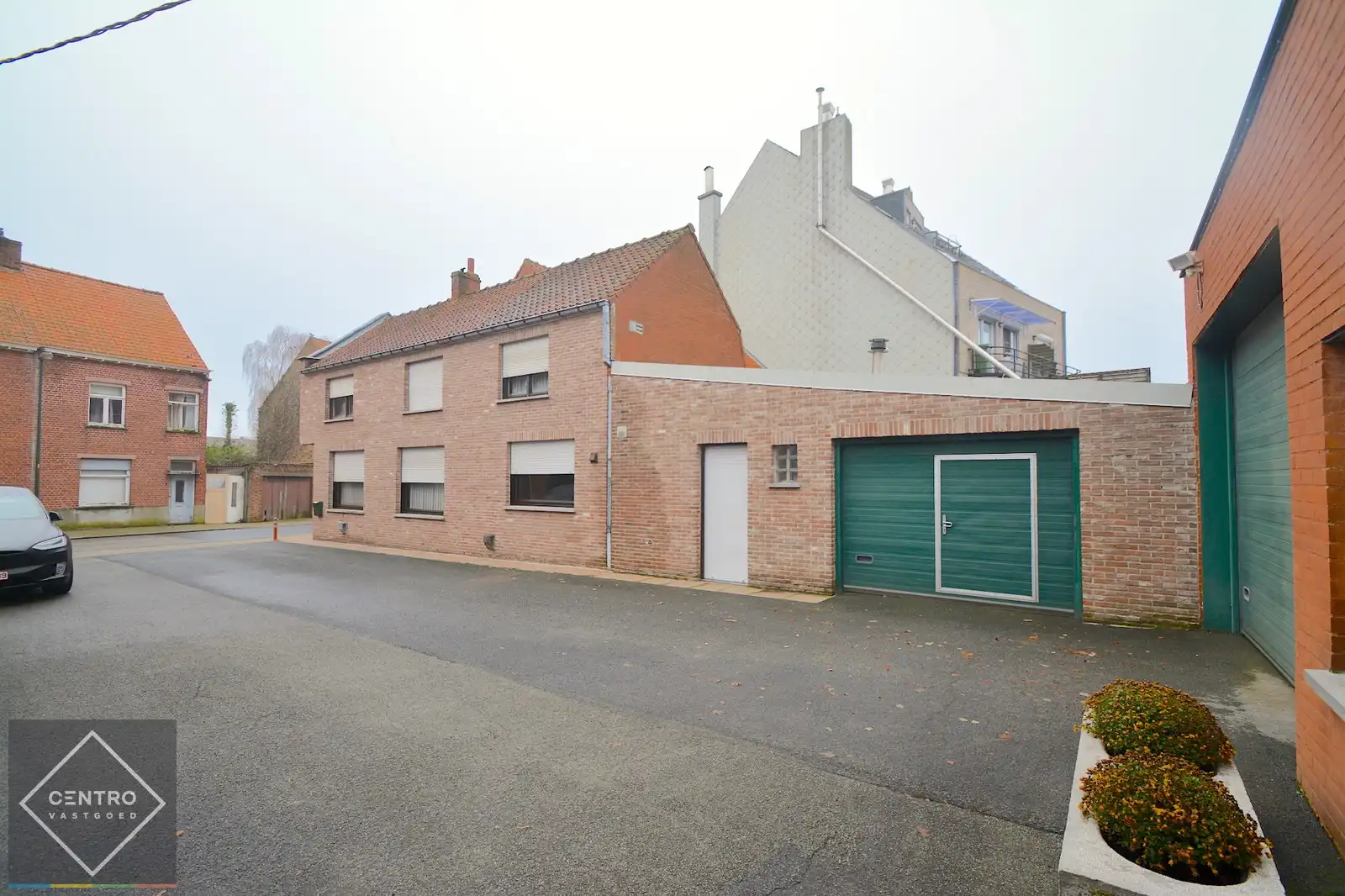 Instapklare HOB (3 slpkms) met garagebox en verharde KOER. Vlakbij het centrum van Torhout! foto 3