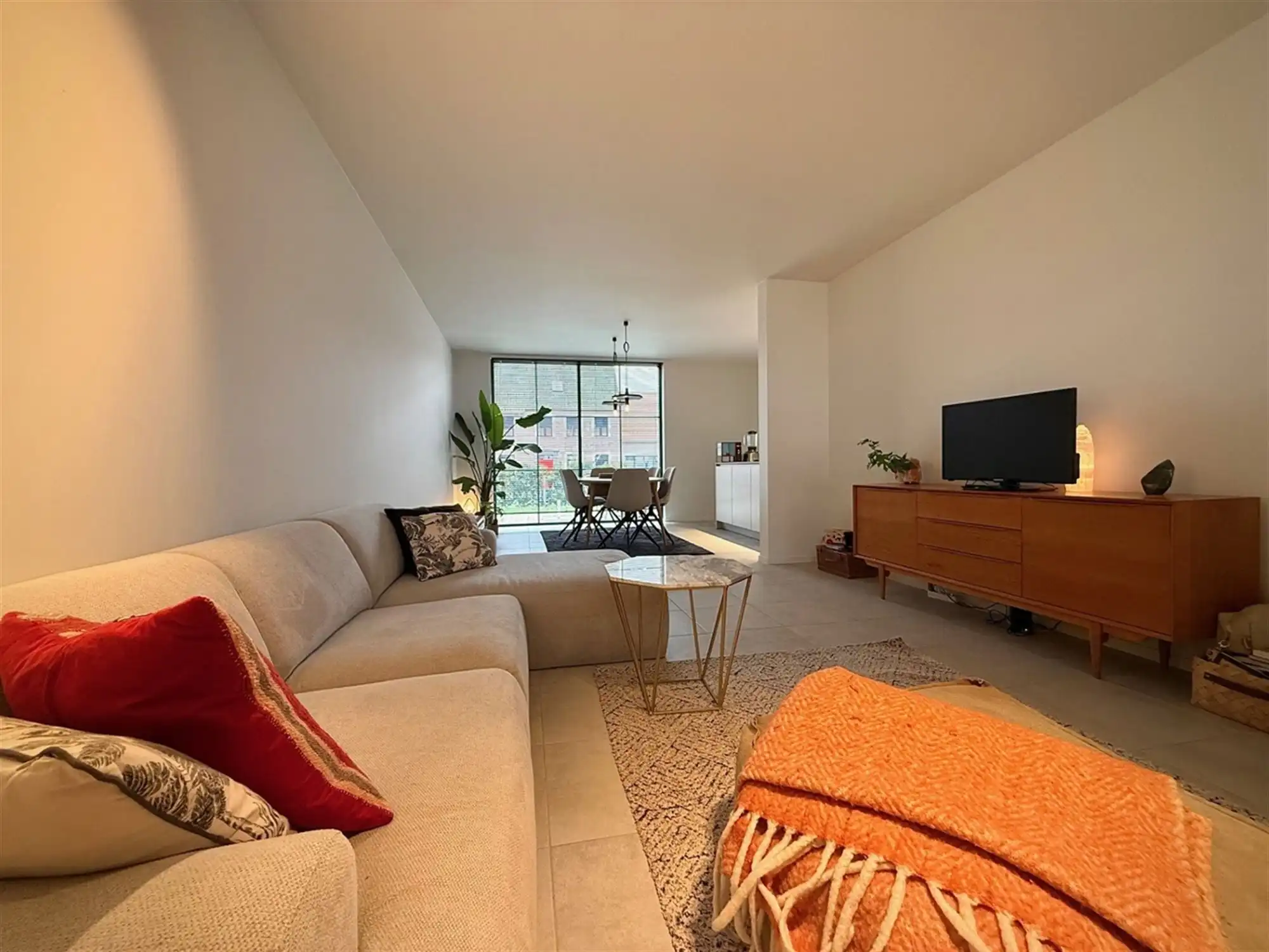 Instapklare DORPSWONING met 3 SLAAPKAMERS, TUIN/TERRAS, CARPORT & grote KELDER foto 4