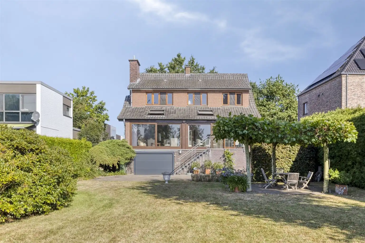 Karaktervolle, vrijstaande woning met 4 slaapkamers, veranda, dubbele garage, volledig onderkelderd op een perceel van 17a48ca, centraal gelegen bij het centrum. foto 37