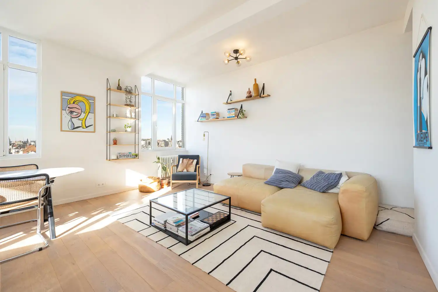 Vernieuwd ruim 2-slpk appartement met panoramisch zicht foto 6