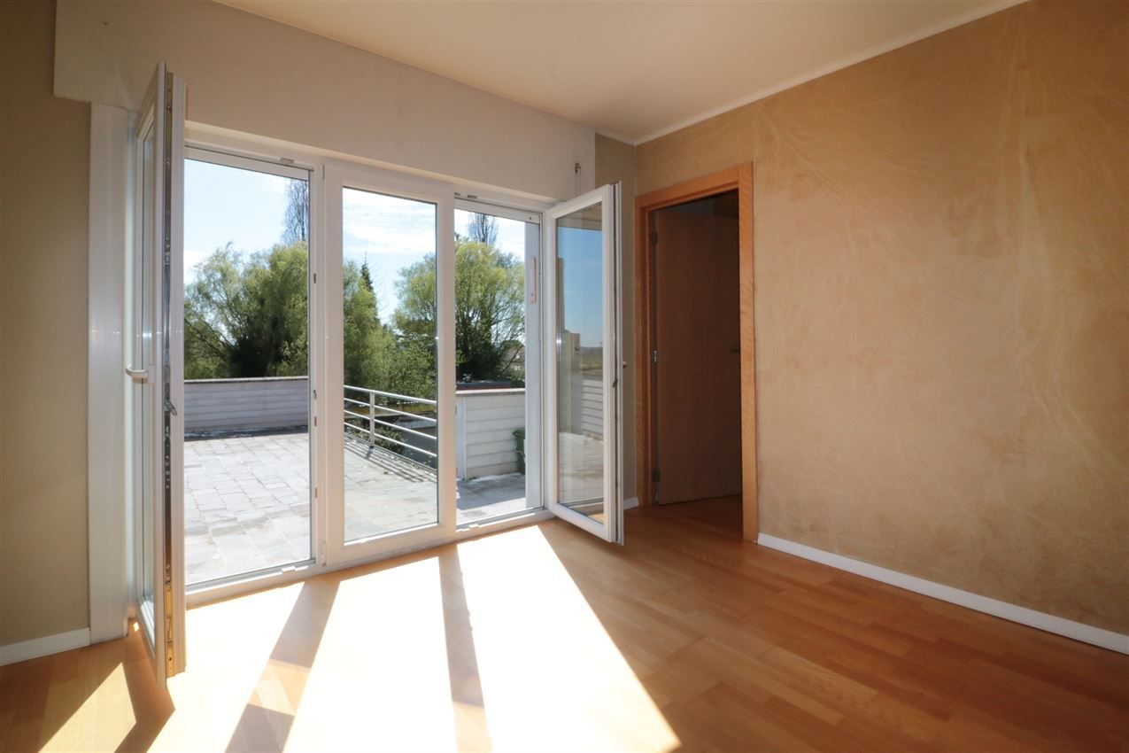 Handelswoonst met volledig uitgeruste frituur en appartement foto 24