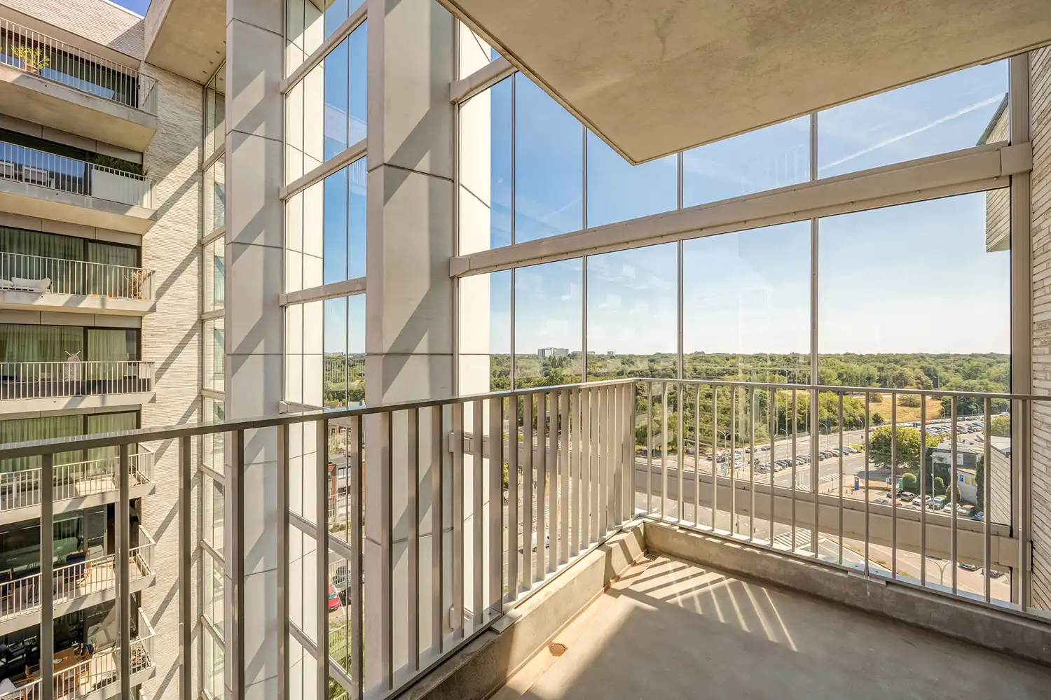 Luxueus en zorgeloos wonen op hoog niveau in de iconische Residentie Louise Marie - 2 slaapkamers en ruim terras (EPC A!) - verkoop onder het registratiestelsel! foto 23