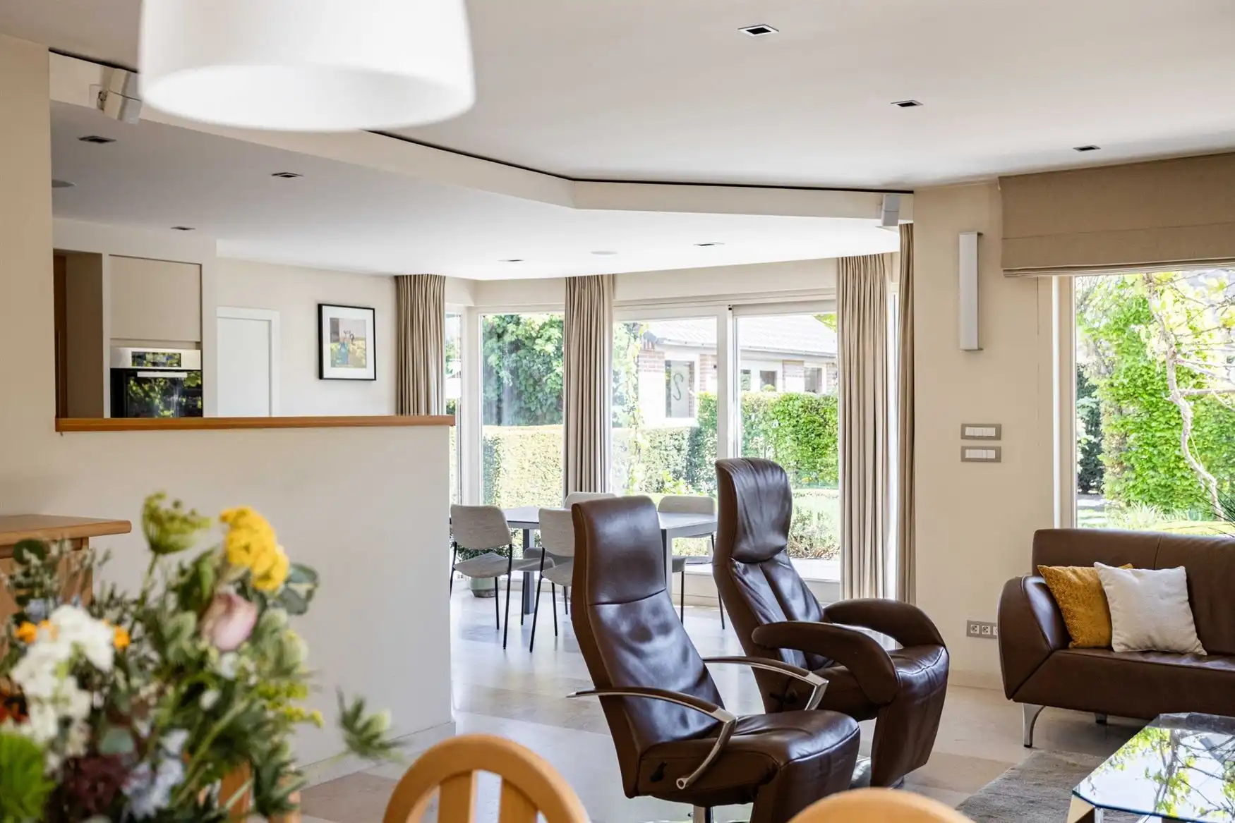 Exclusieve villa met zuidgerichte tuin in residentieel Jabbeke foto 5
