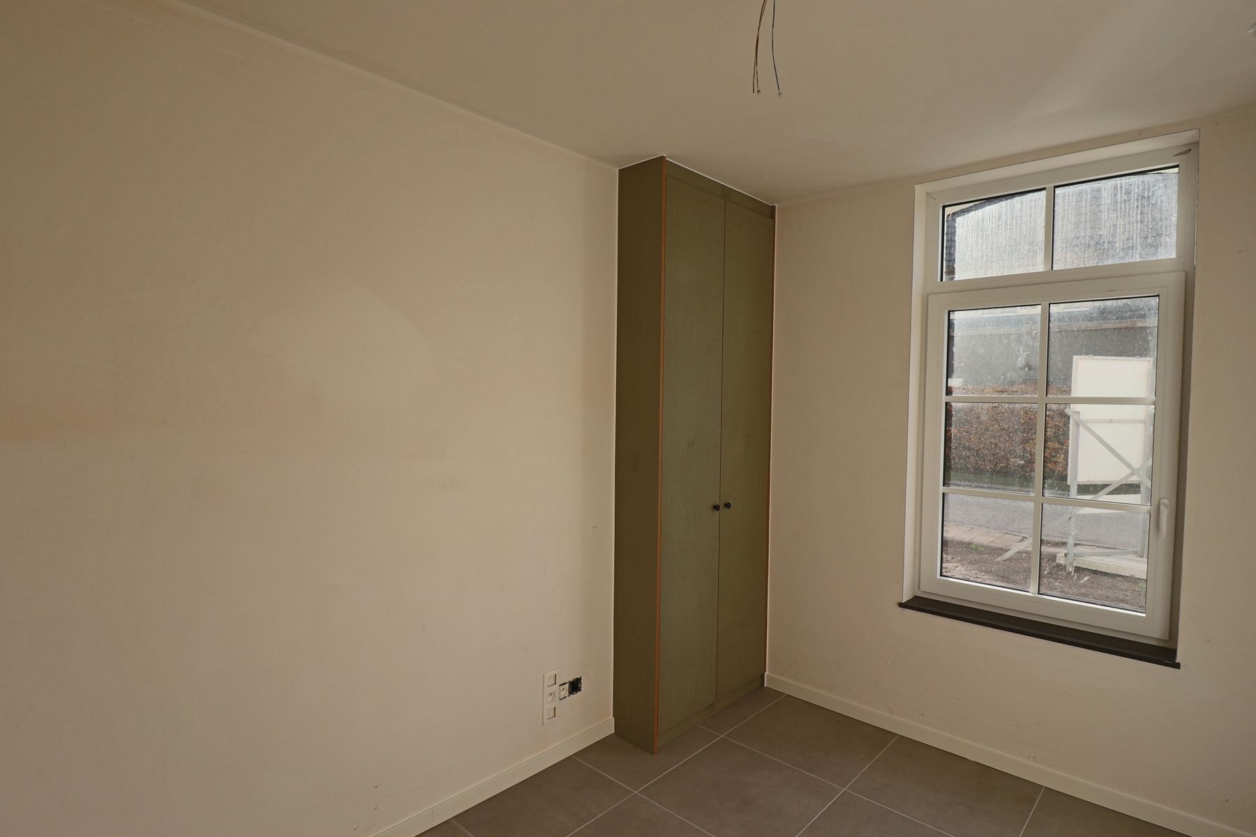 Ruime gezinswoning (ca 245 m²) met 4 slaapkamers op perceel van ca. 303 m². foto 3
