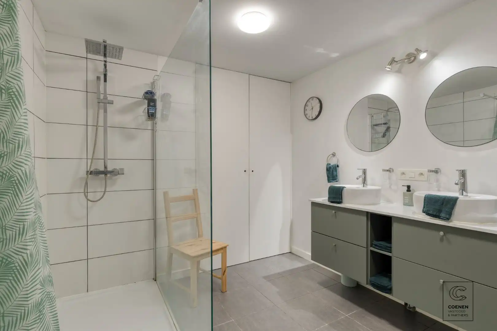 Lichtrijke en ruime villa van 338 m² met ingebouwd zwembad en tal van mogelijkheden voor co-housing of kangoeroewonen! foto 25