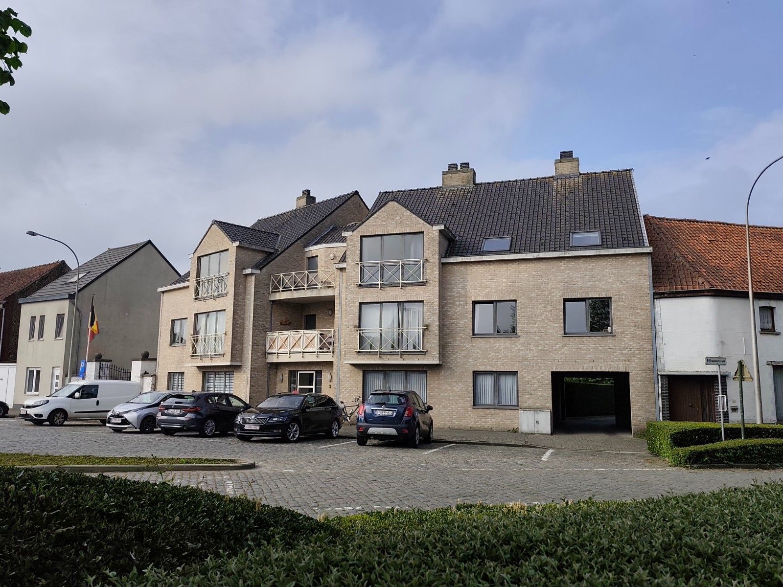 Lichtrijk 1-slaapkamerappartement in het centrum van Petegem foto 2