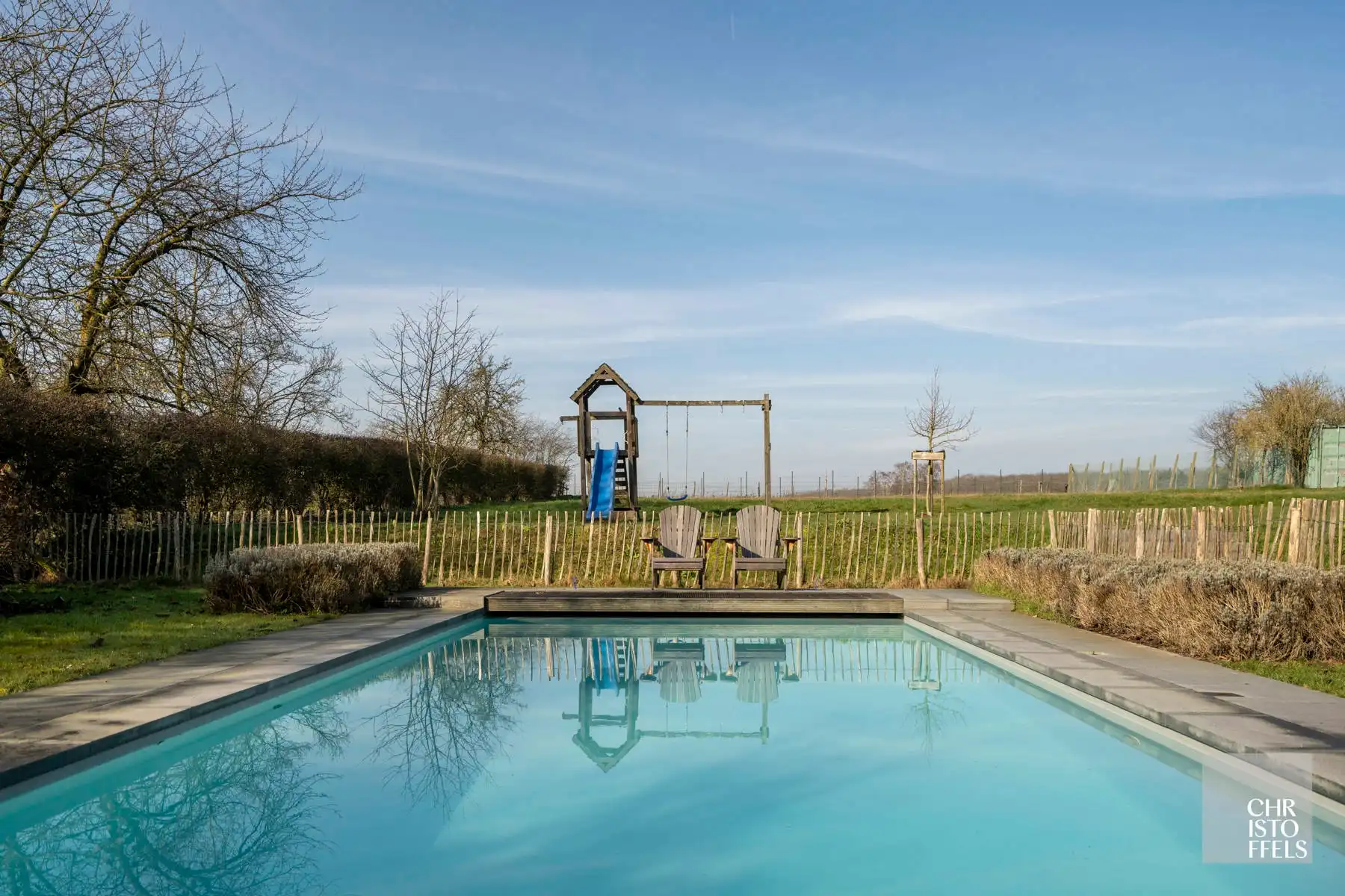 Exclusieve vierkantshoeve met buitenzwembad en vrij uitzicht op perceel van 3.213m² foto 8