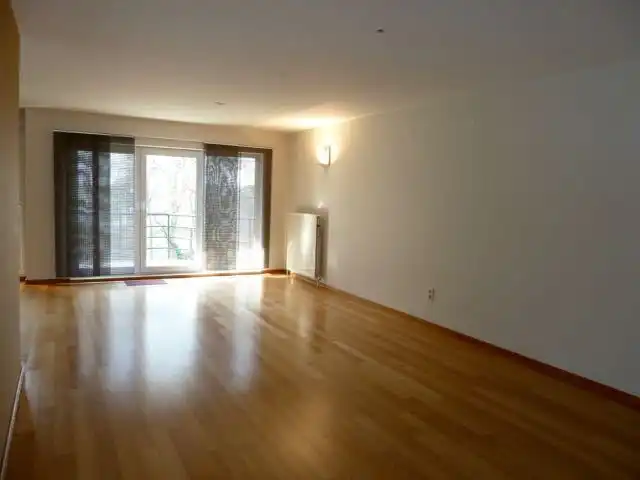 Genk, Jan Habexlaan 7 bus 22: Ruim en degelijk appartement appartement met 2 slaapkamers, ondergrondse autostaanplaats en zuidgericht terras. foto 2