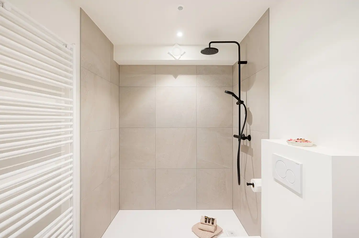 Prachtig vernieuwd appartement met open zichten en terrassen foto 17