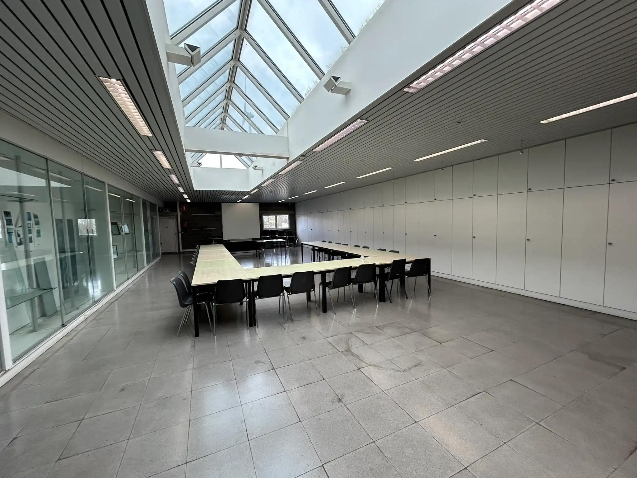 Uitstekend gelegen industrieel gebouw met kantoren op 272are foto 21