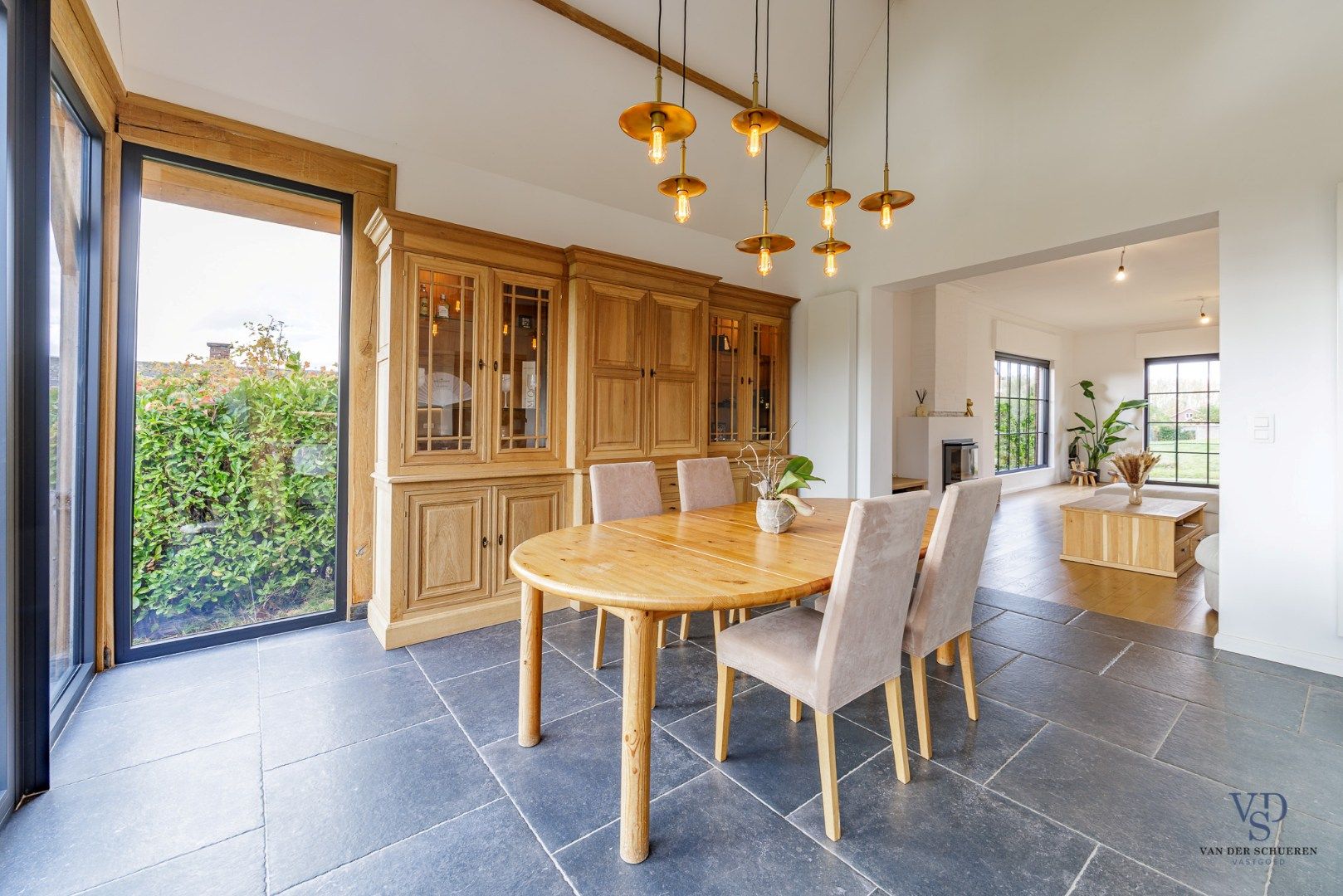 Charmant gerenoveerde villa met karakter en hedendaags comfort foto 12