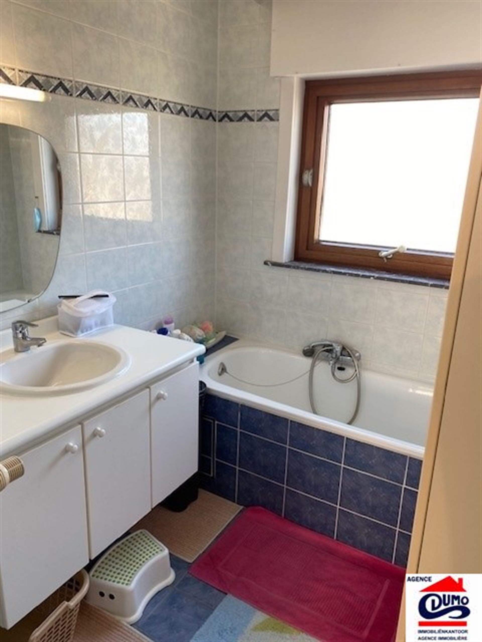 Goed gelegen half open bebouwing met 4 slaapkamers en garage foto 16
