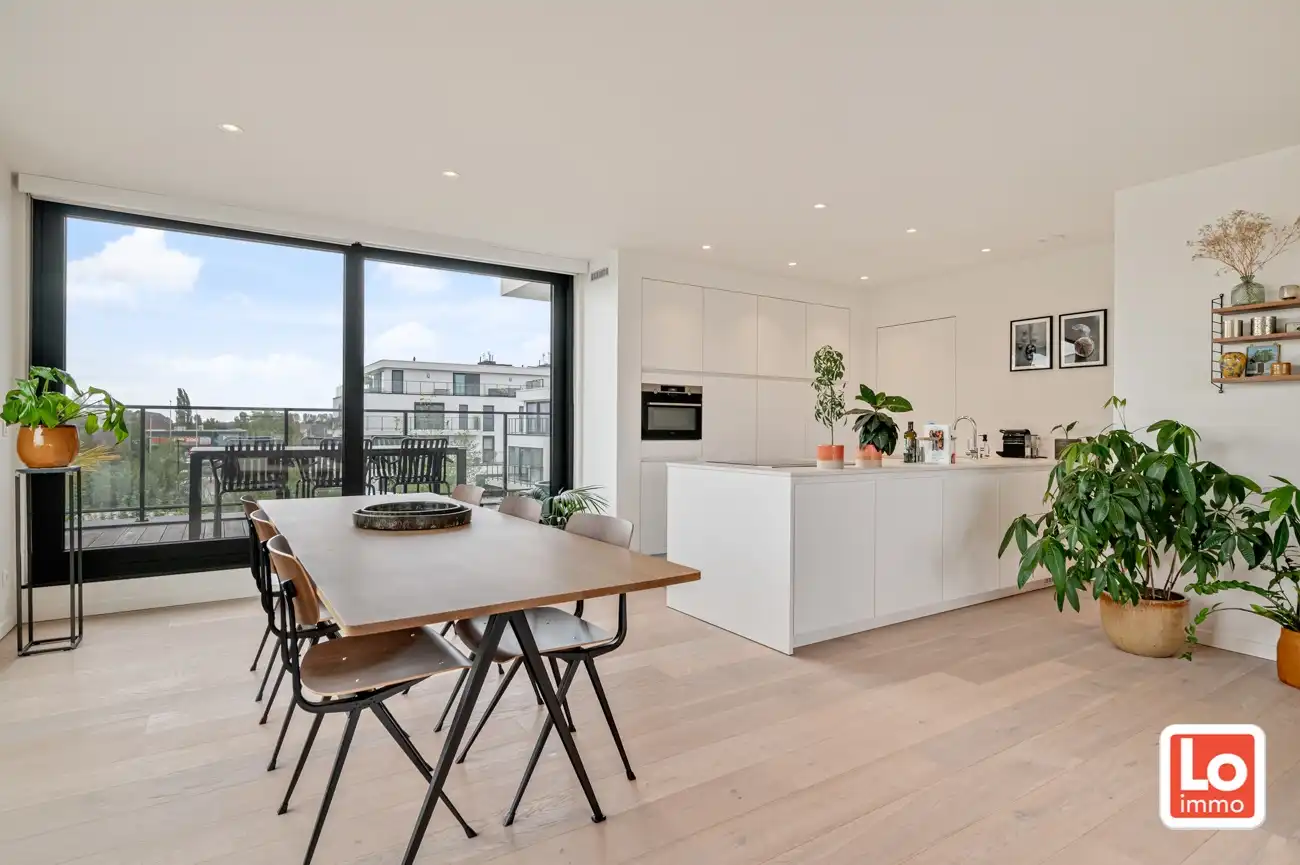 VERKOCHT! Luxe Penthouse met 1 slaapkamer en 2 grote terrassen op een topligging in het centrum van Lochristi! foto 11