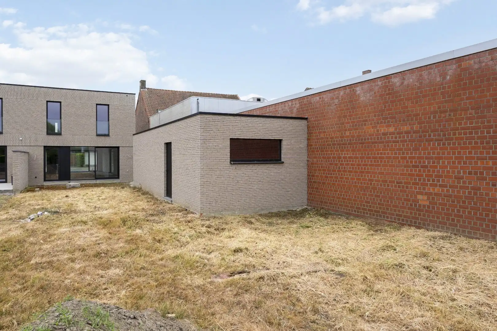 RUIME HALF OPEN NIEUWBOUWWONING MET 4 SLPKS | TUIN | GARAGE foto 18