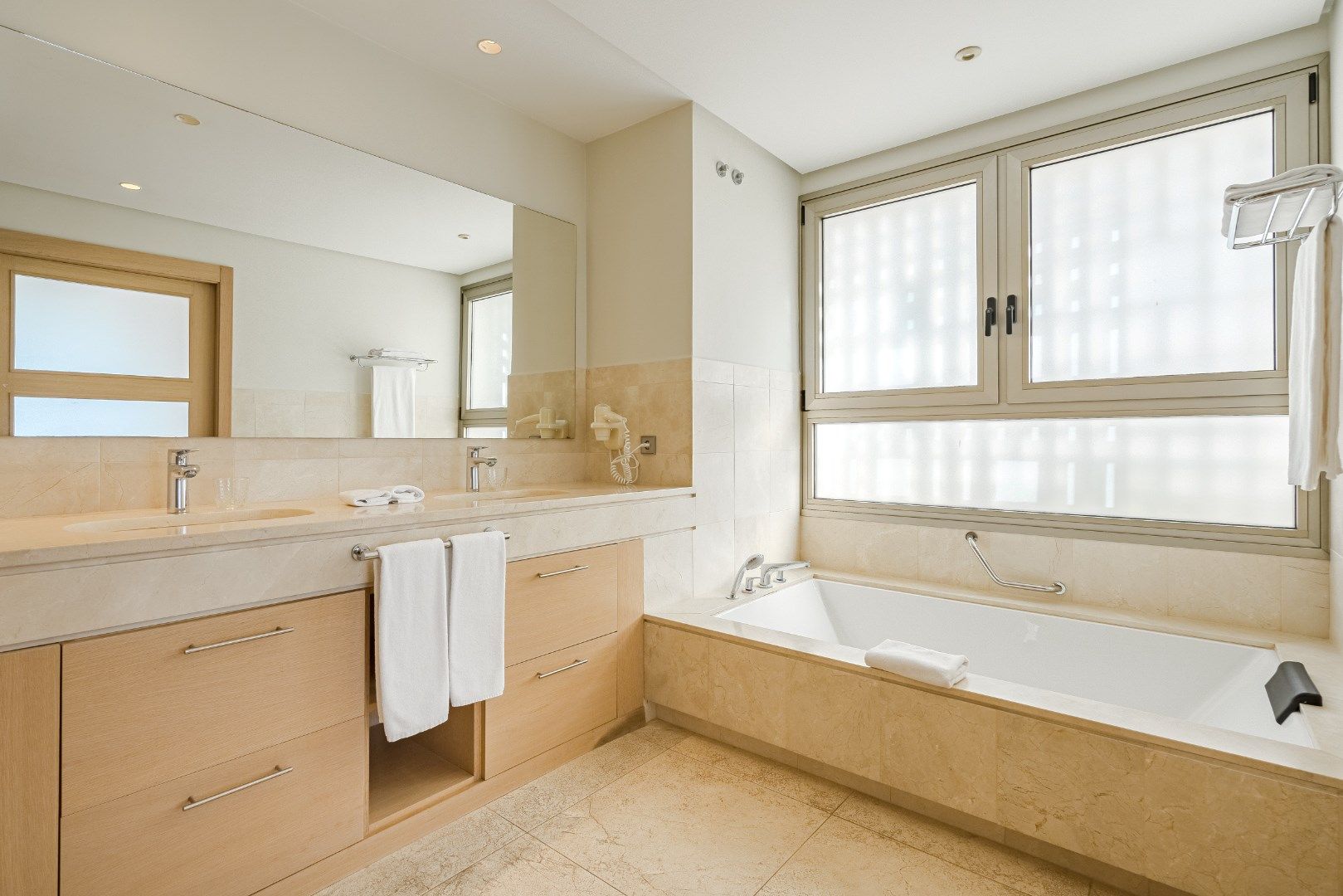 Luxueus appartement met prachtig zeezicht  foto 11