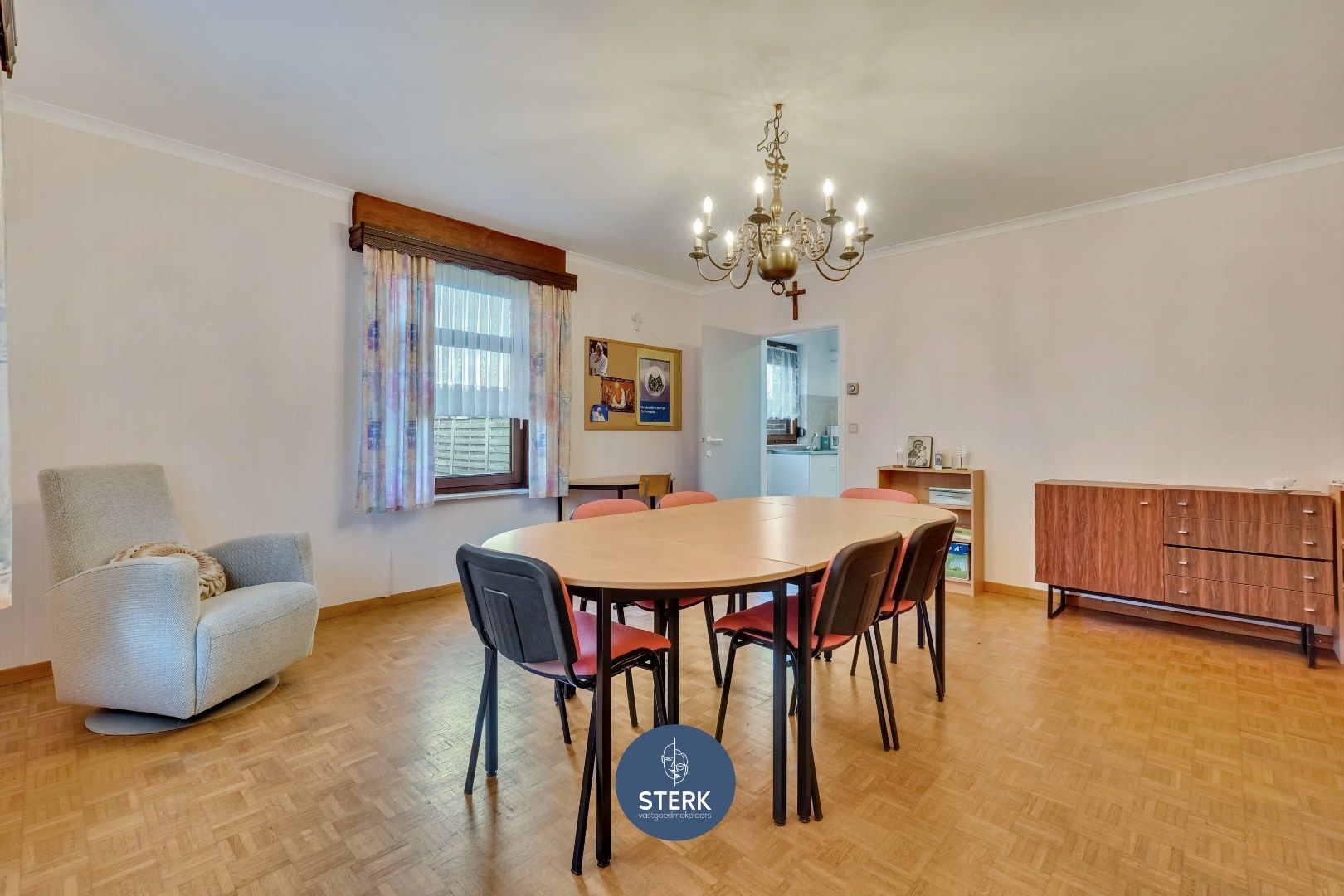 OP TE KNAPPEN GEZINSWONING MET VEEL POTENTIEEL NABIJ MAASTRICHT !  foto 2