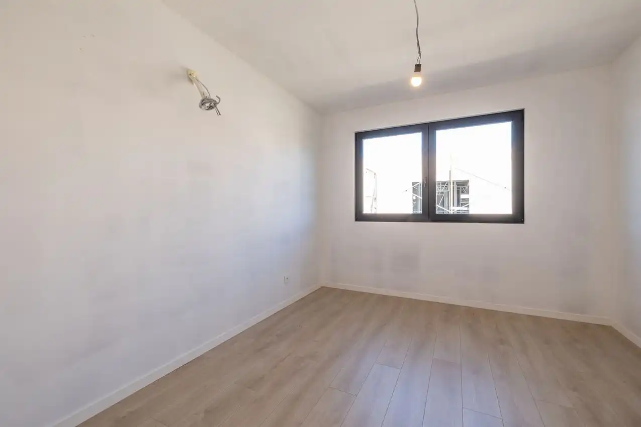 Kwalitatief afgewerkte nieuwbouwwoning met 3 slk. foto 18